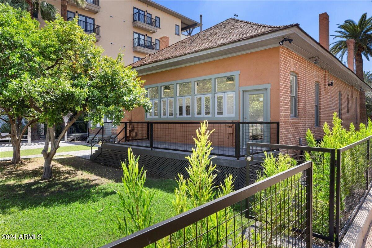 825 N 3RD Avenue