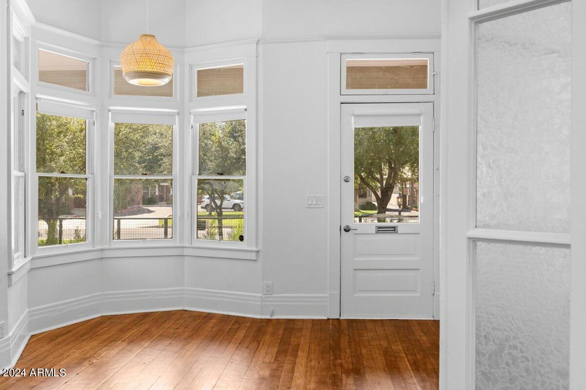 825 N 3RD Avenue