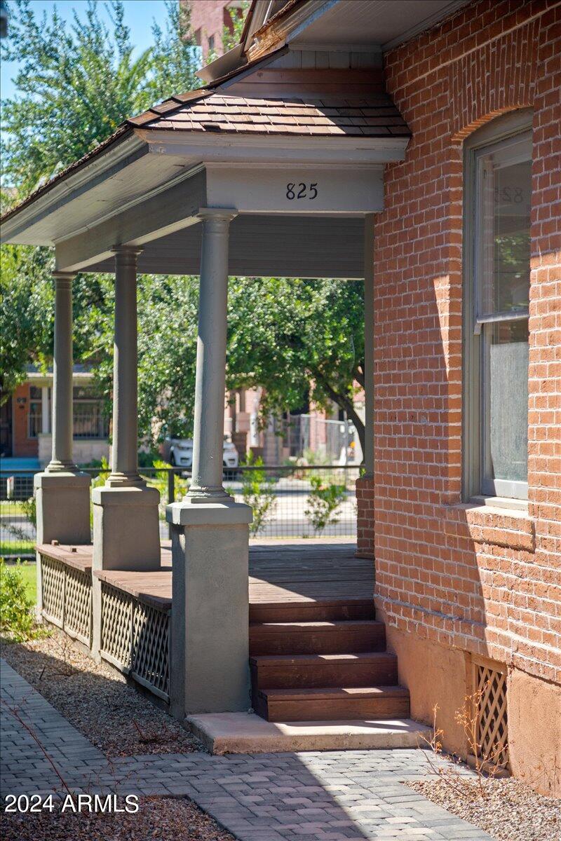 825 N 3RD Avenue