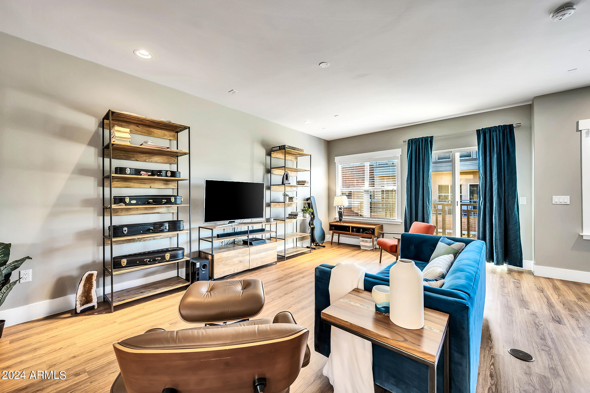 1400 E Bethany Home Road # 19