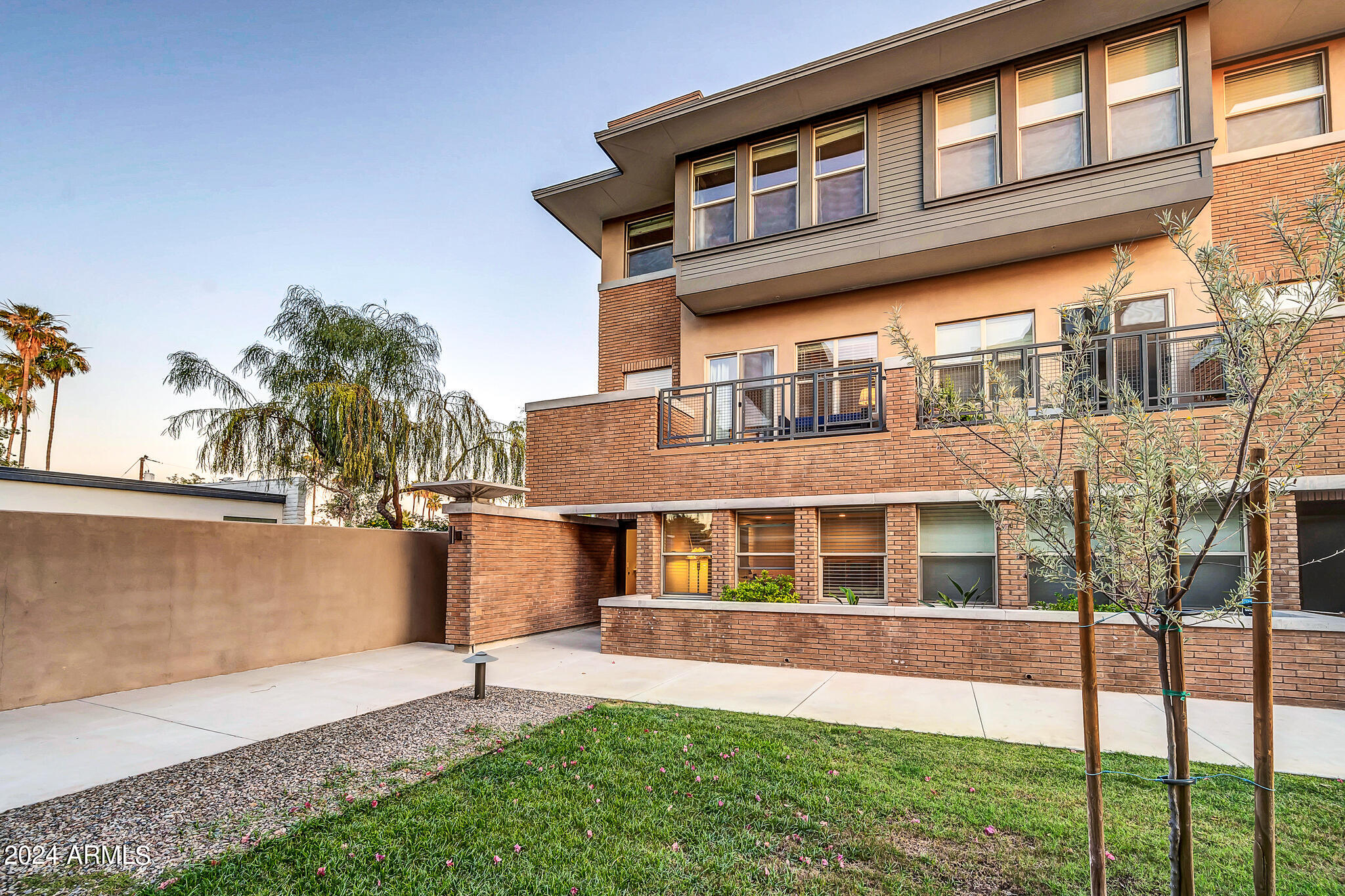 1400 E Bethany Home Road # 19