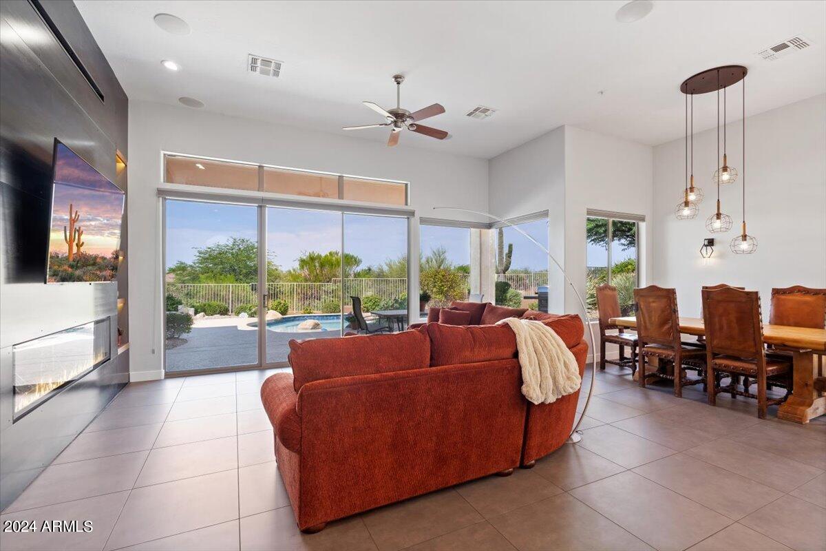 9314 E PRAIRIE Circle