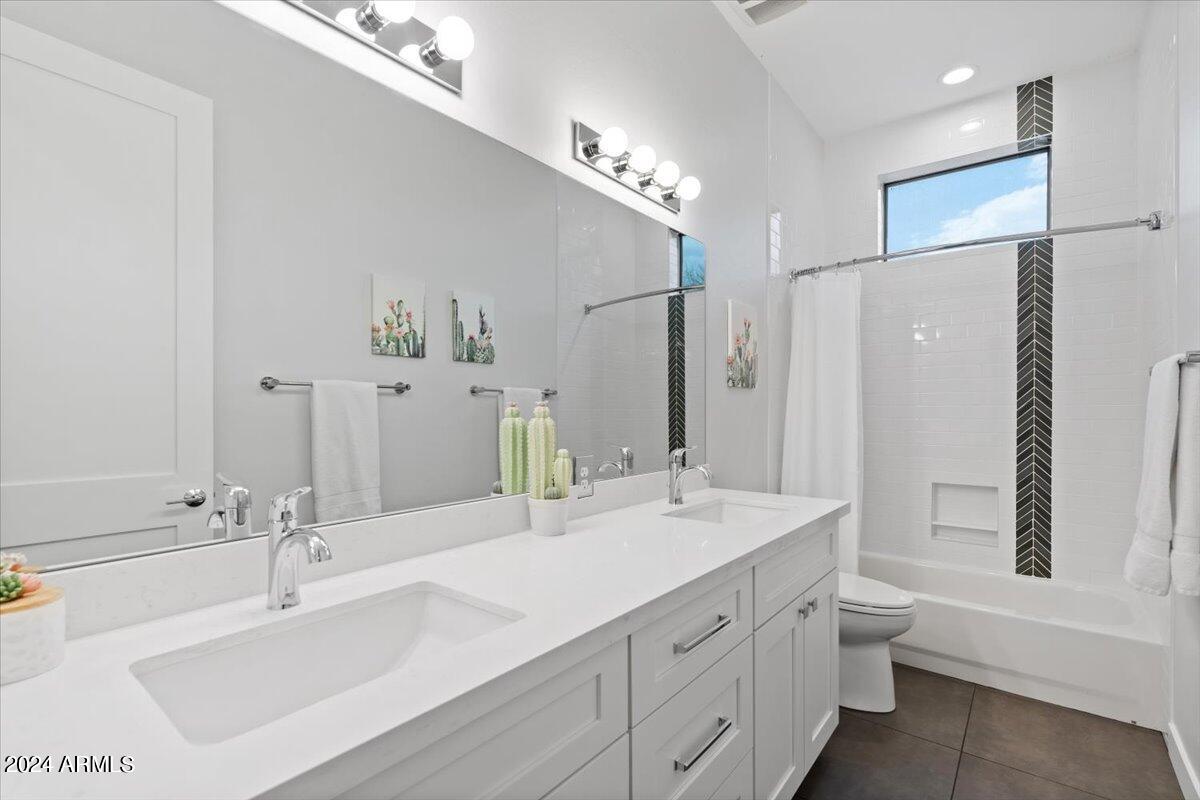 9314 E PRAIRIE Circle