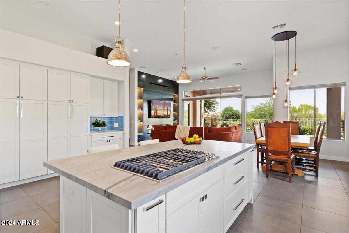 9314 E PRAIRIE Circle