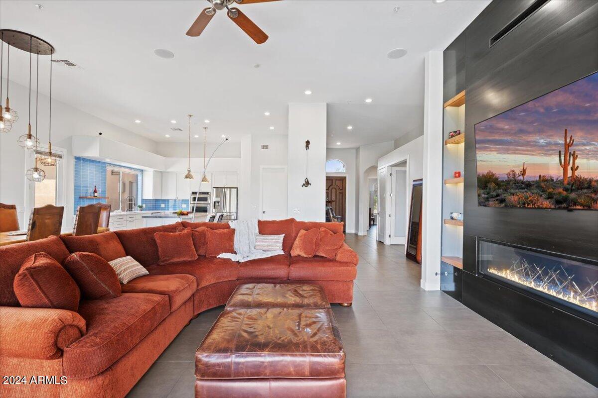 9314 E PRAIRIE Circle