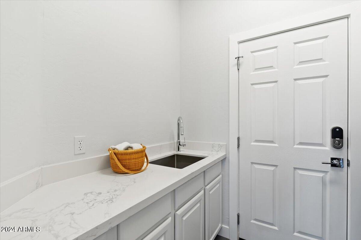 9314 E PRAIRIE Circle