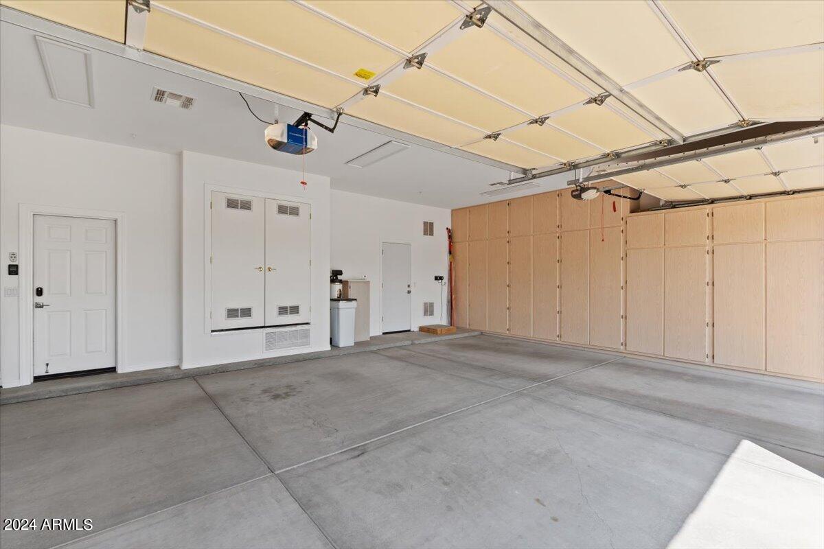 9314 E PRAIRIE Circle