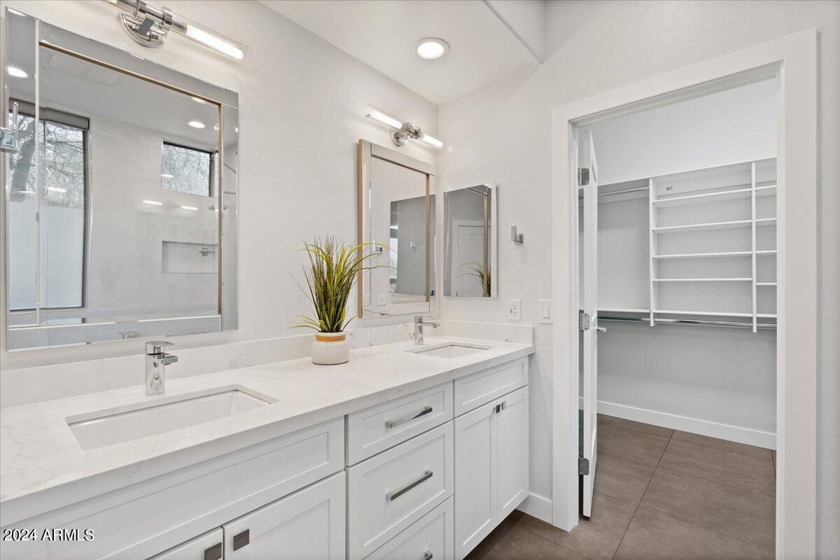 9314 E PRAIRIE Circle