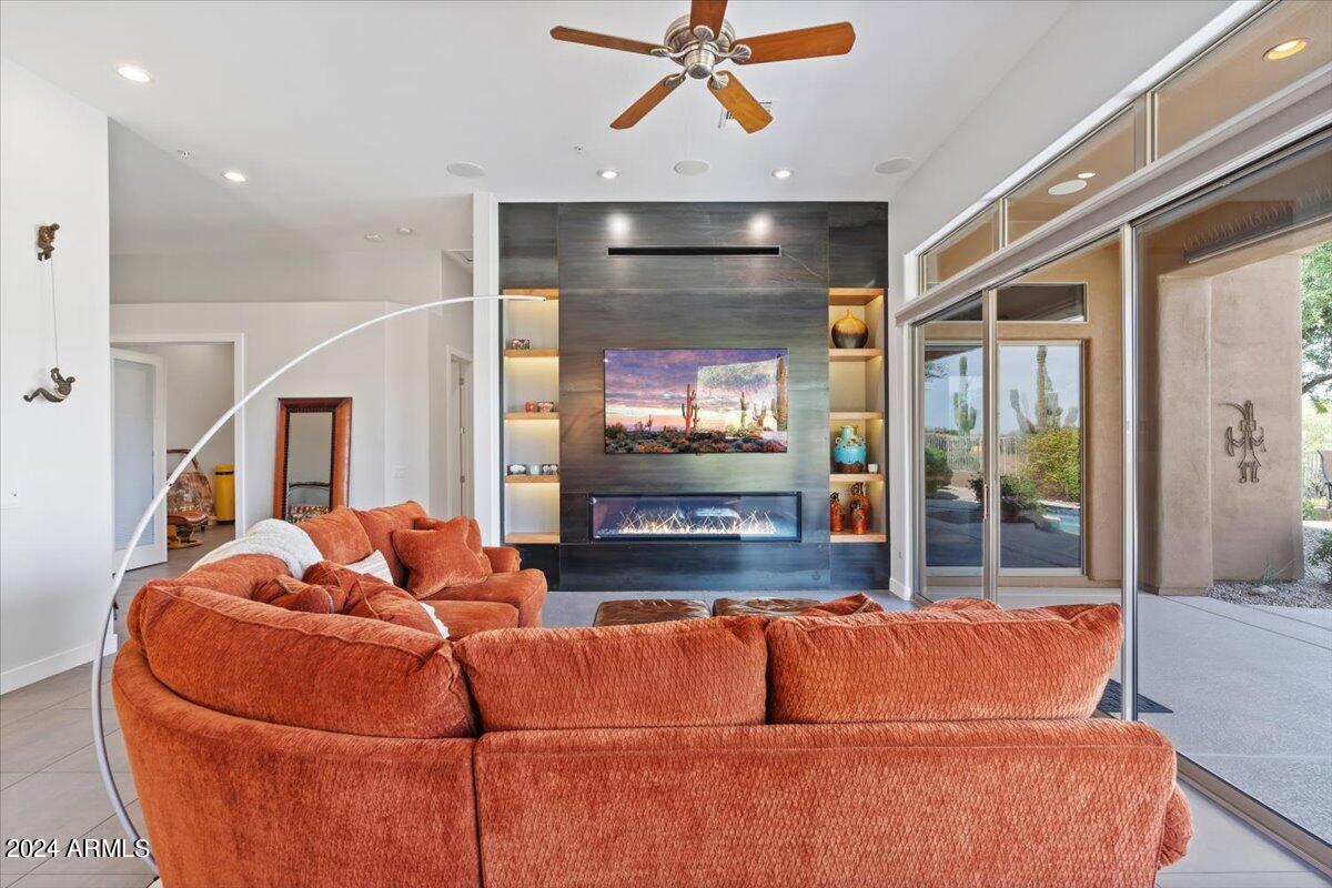 9314 E PRAIRIE Circle