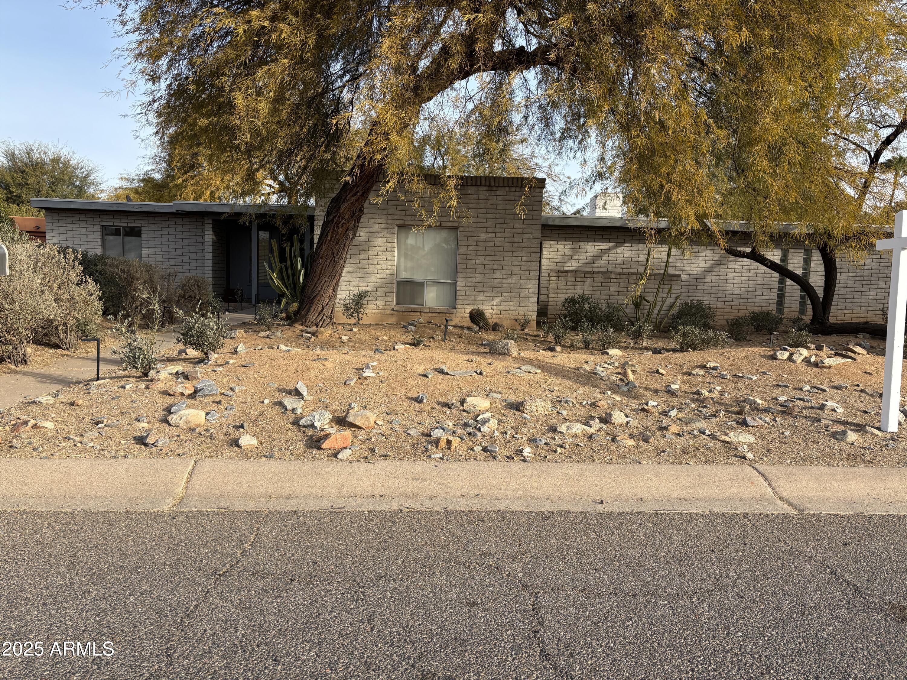 6240 E LARKSPUR Drive