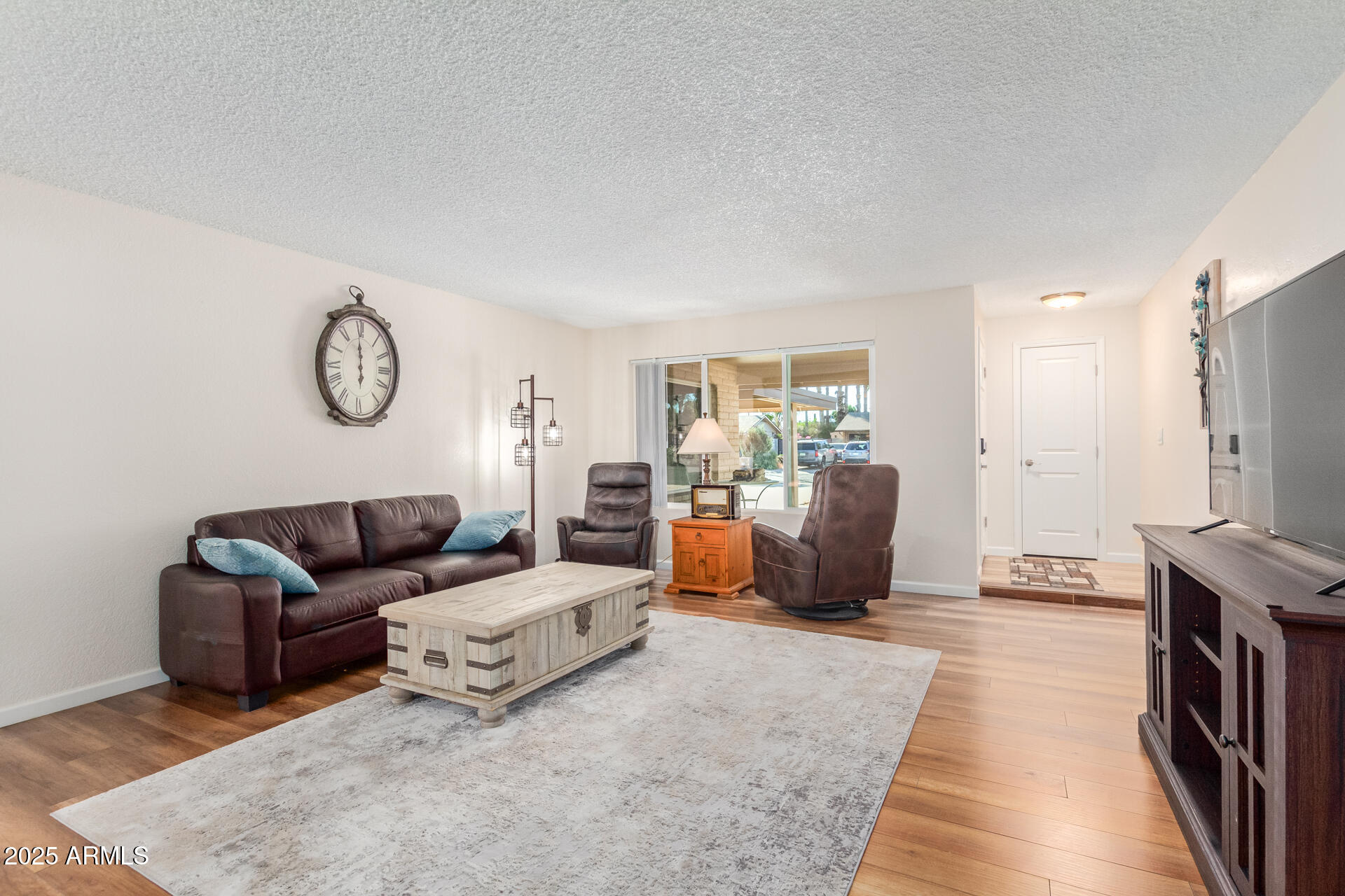 4524 E VOLTAIRE Avenue