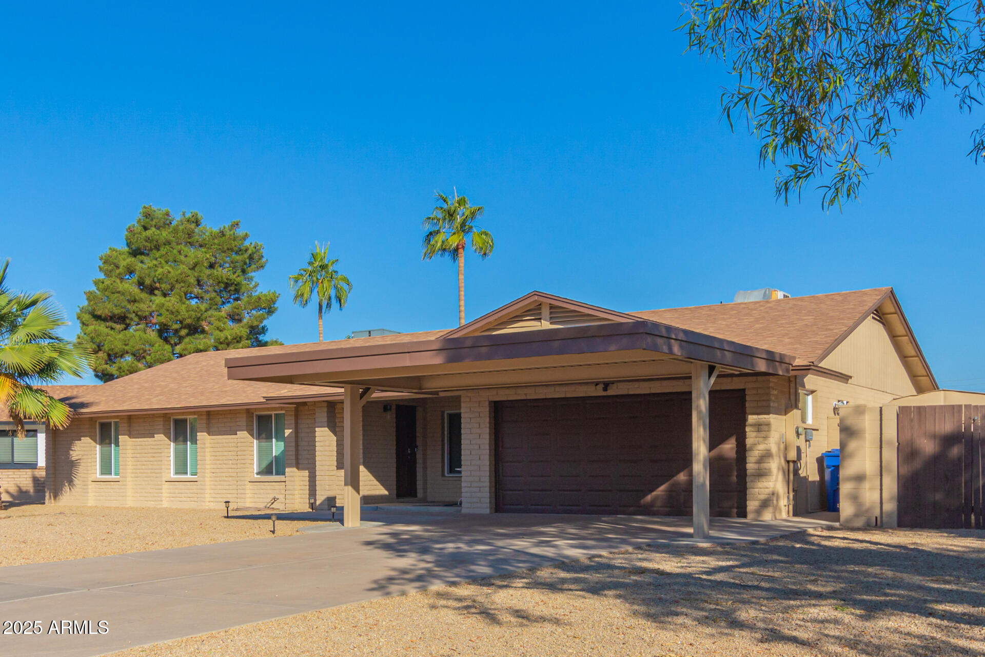 4524 E VOLTAIRE Avenue