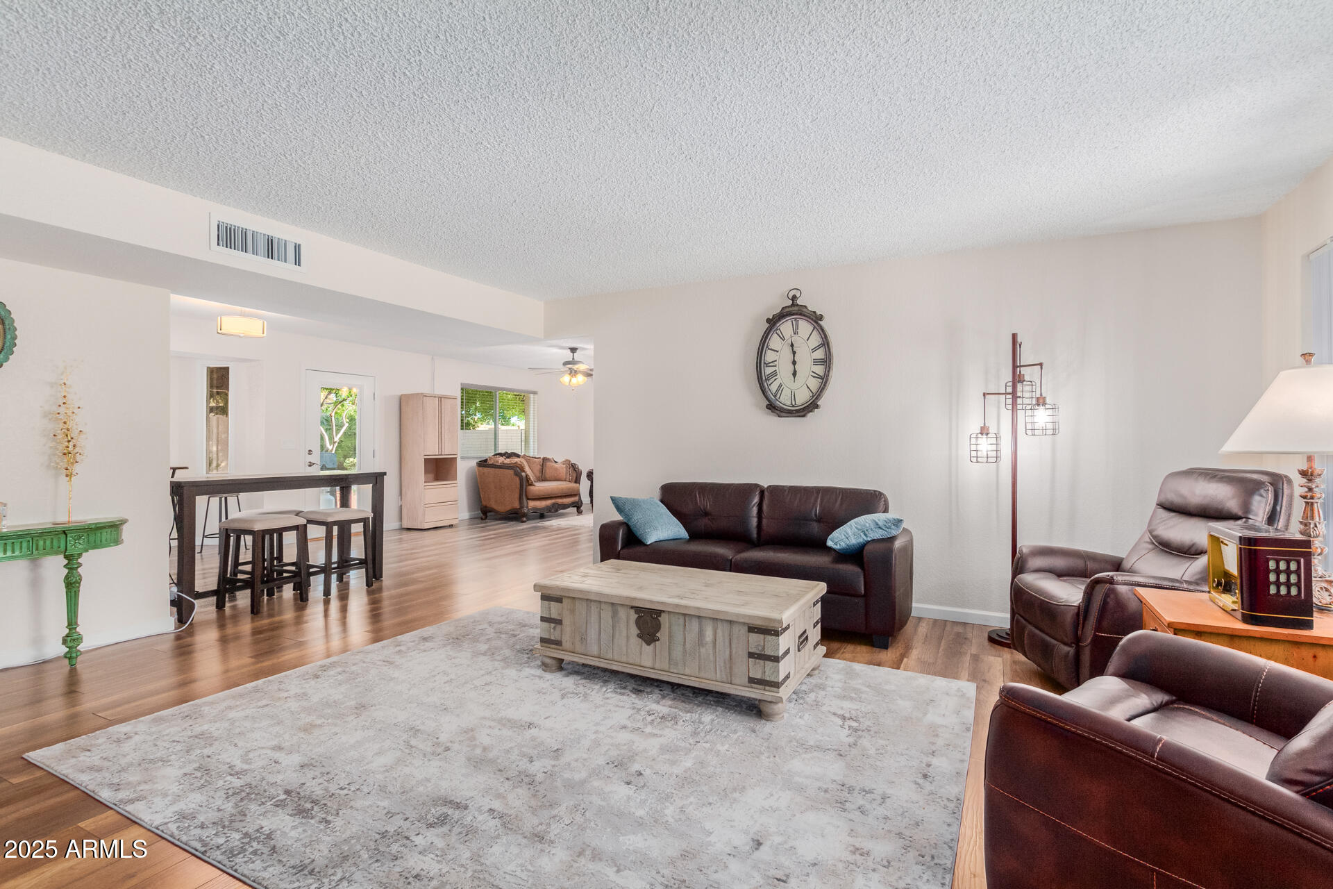 4524 E VOLTAIRE Avenue