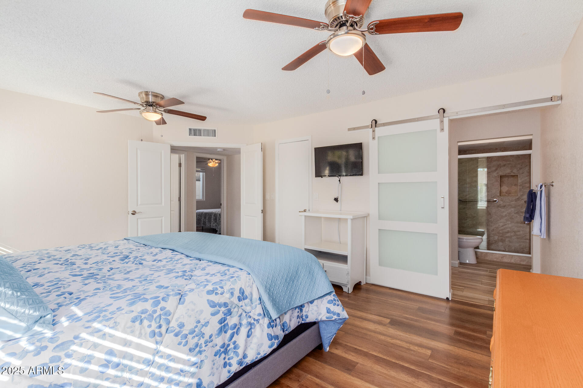 4524 E VOLTAIRE Avenue