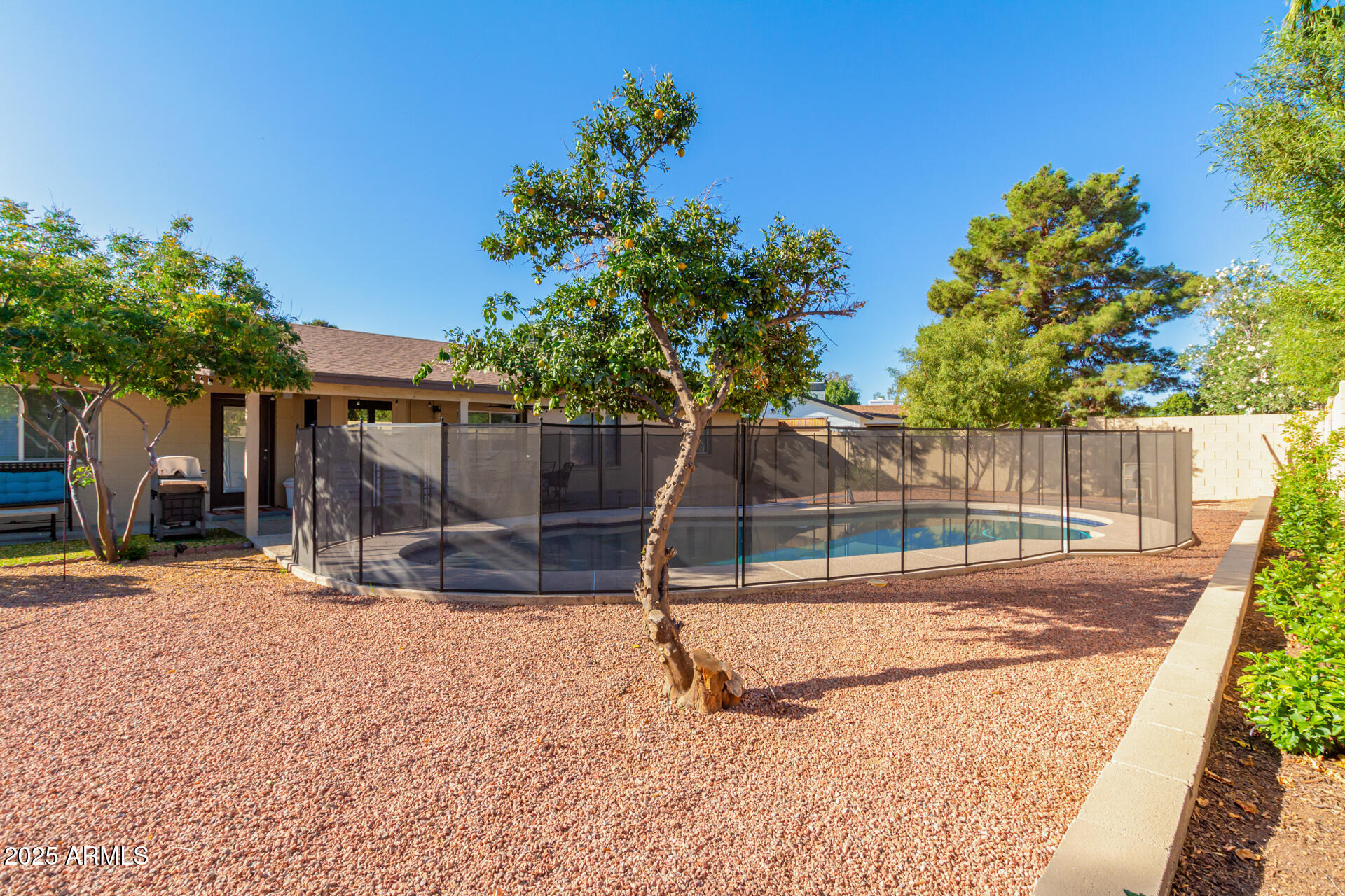 4524 E VOLTAIRE Avenue