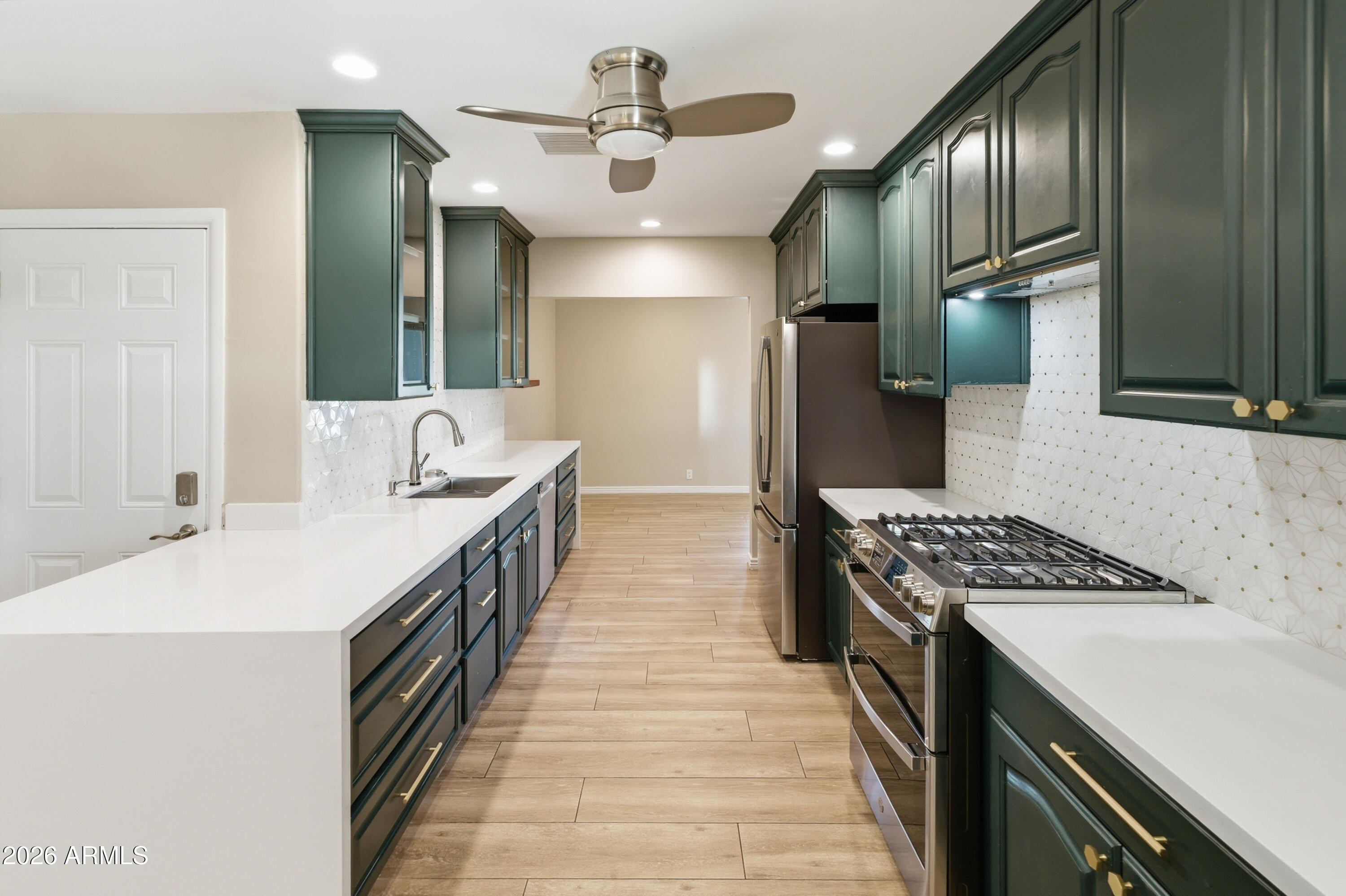 1919 E COOLIDGE Street E