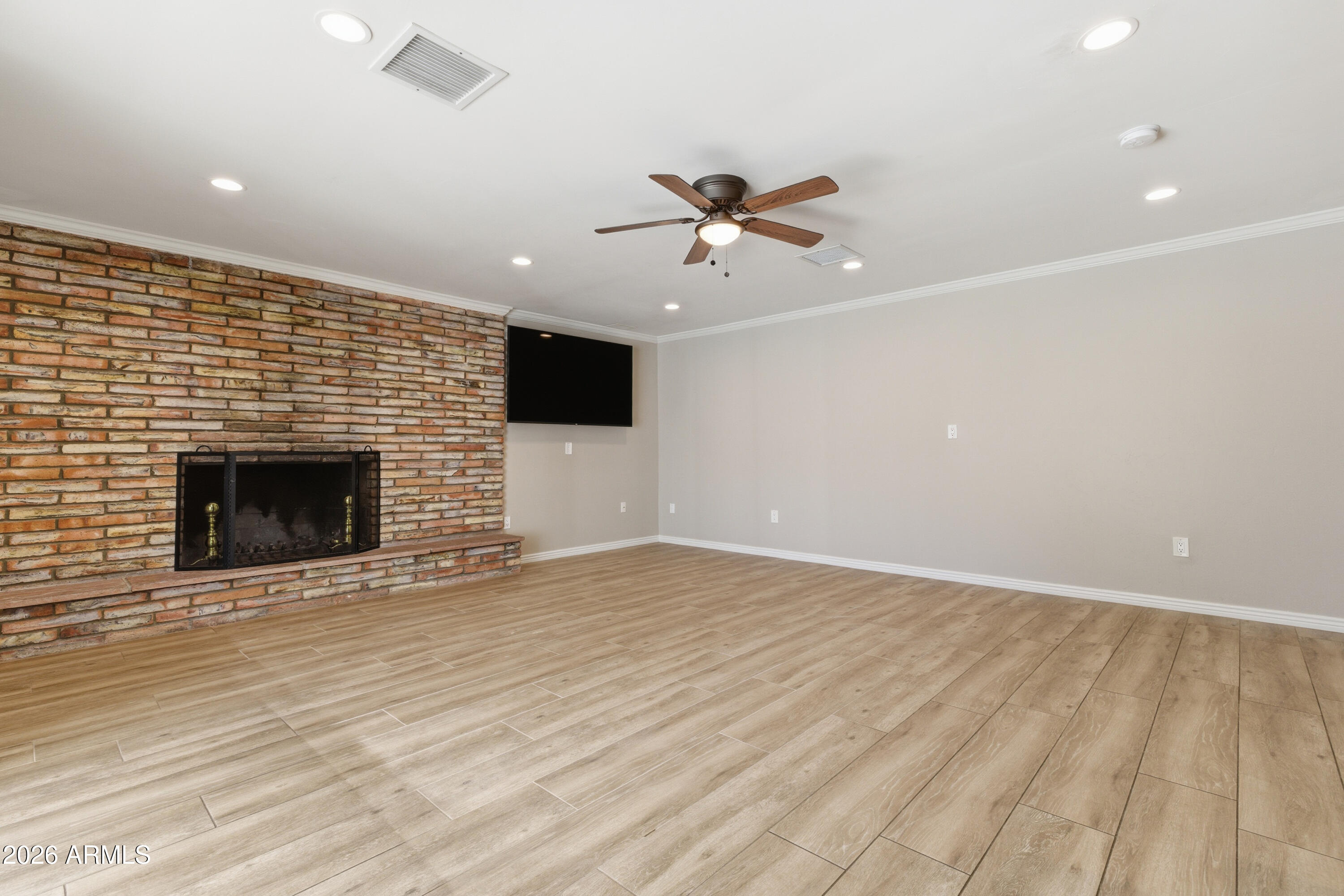 1919 E COOLIDGE Street E