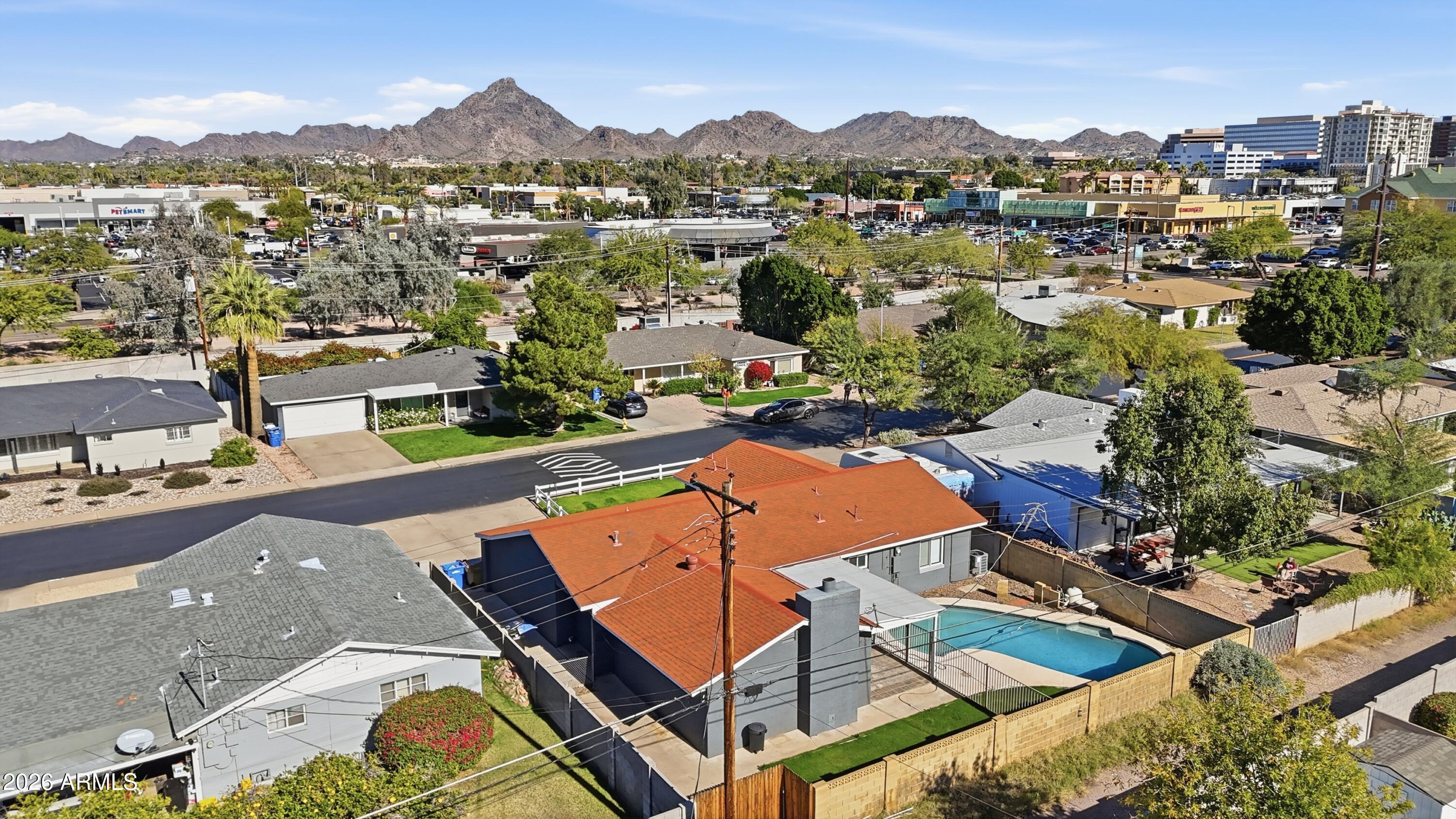 1919 E COOLIDGE Street E