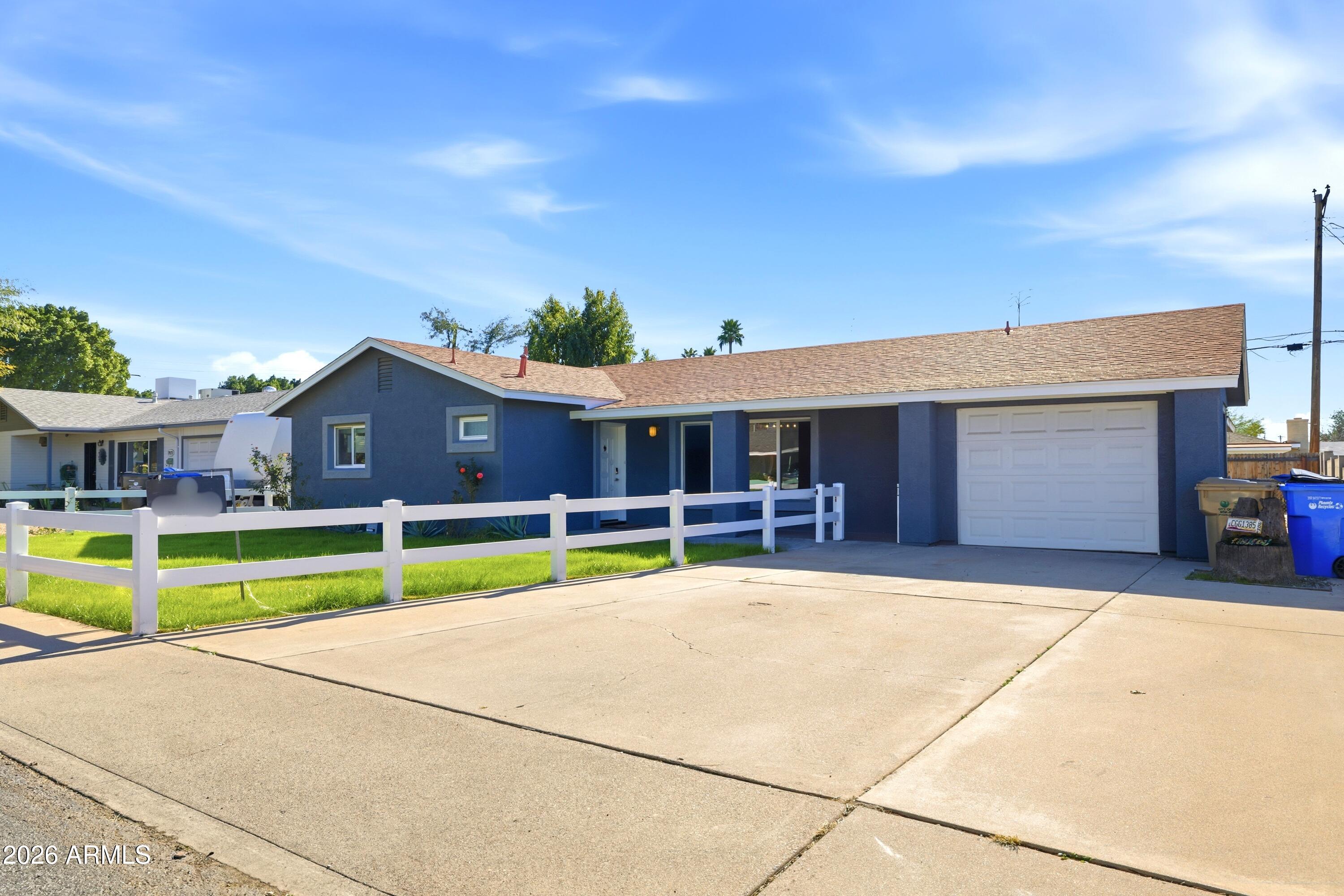 1919 E COOLIDGE Street E