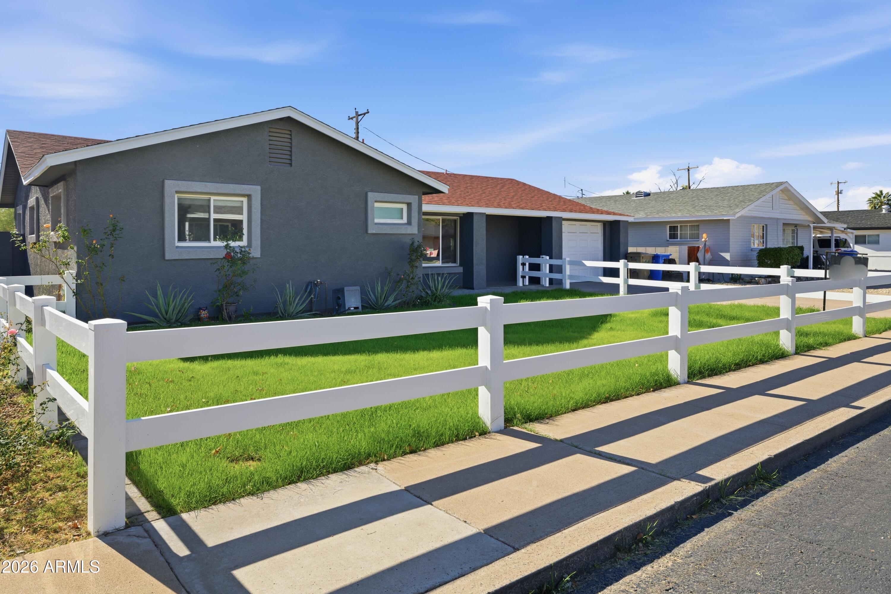 1919 E COOLIDGE Street E