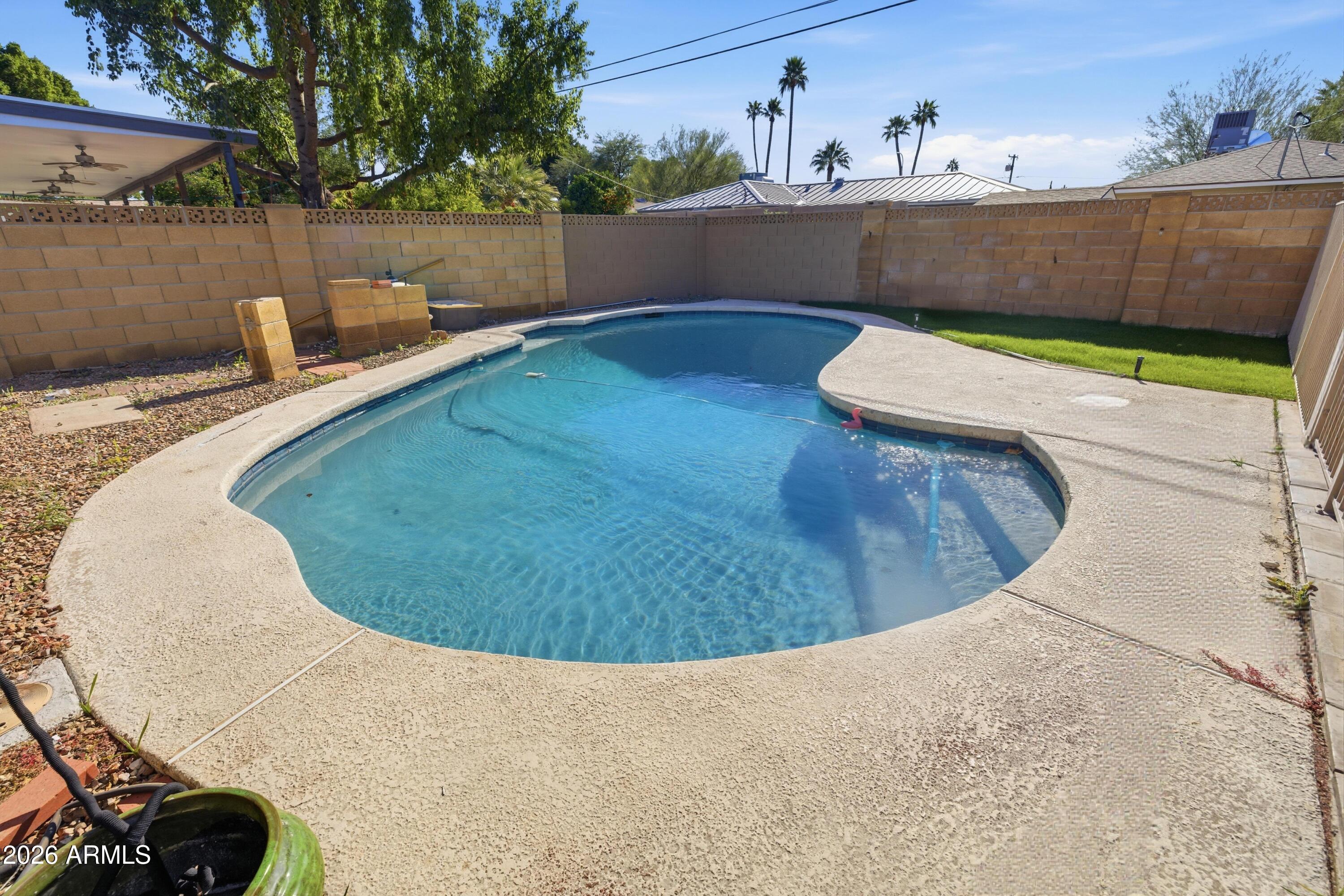 1919 E COOLIDGE Street E