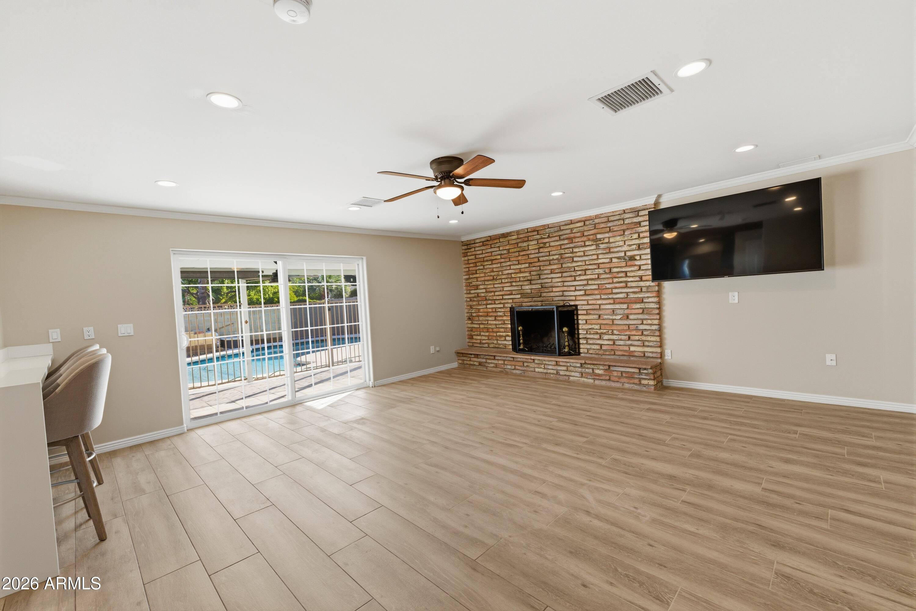 1919 E COOLIDGE Street E