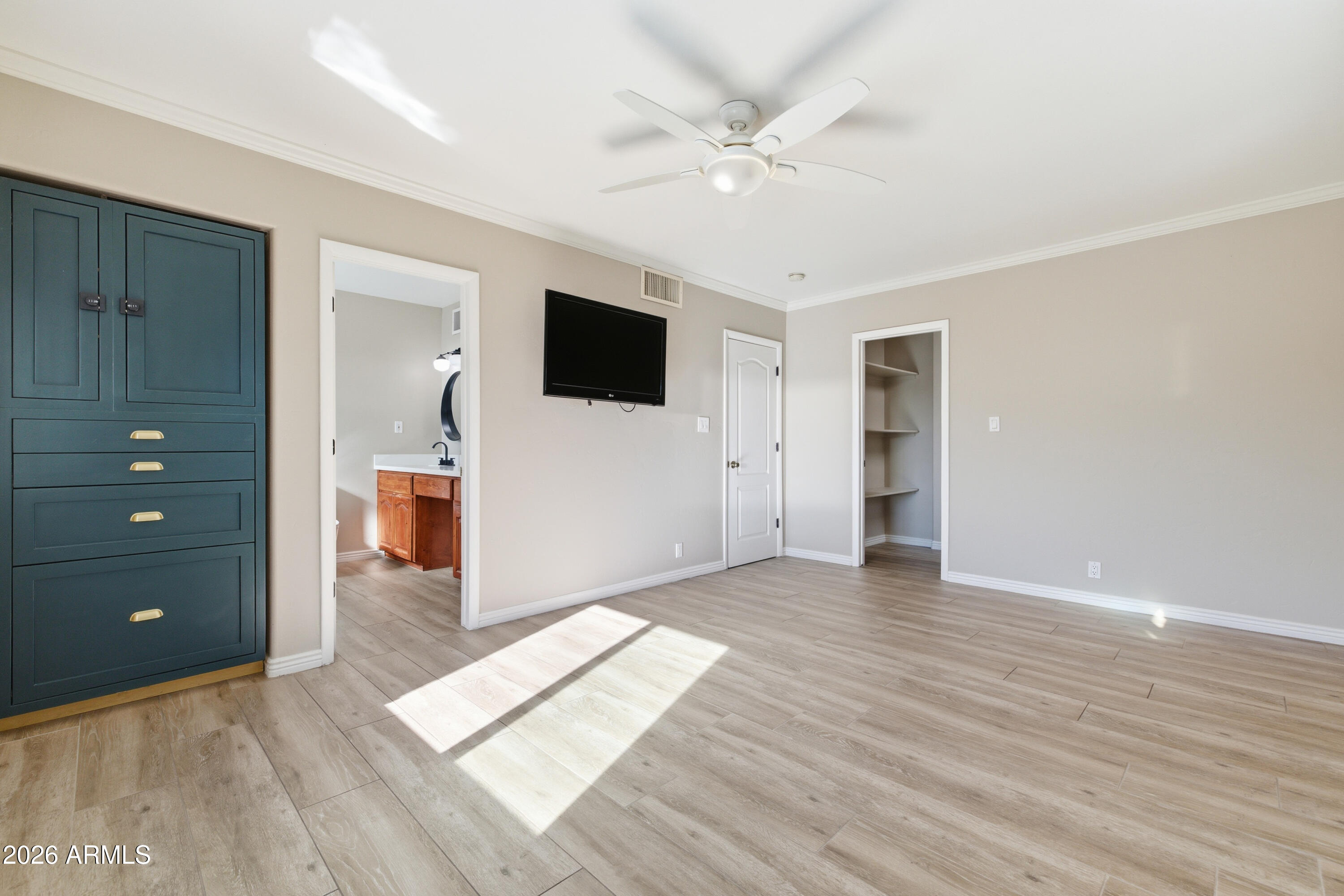 1919 E COOLIDGE Street E