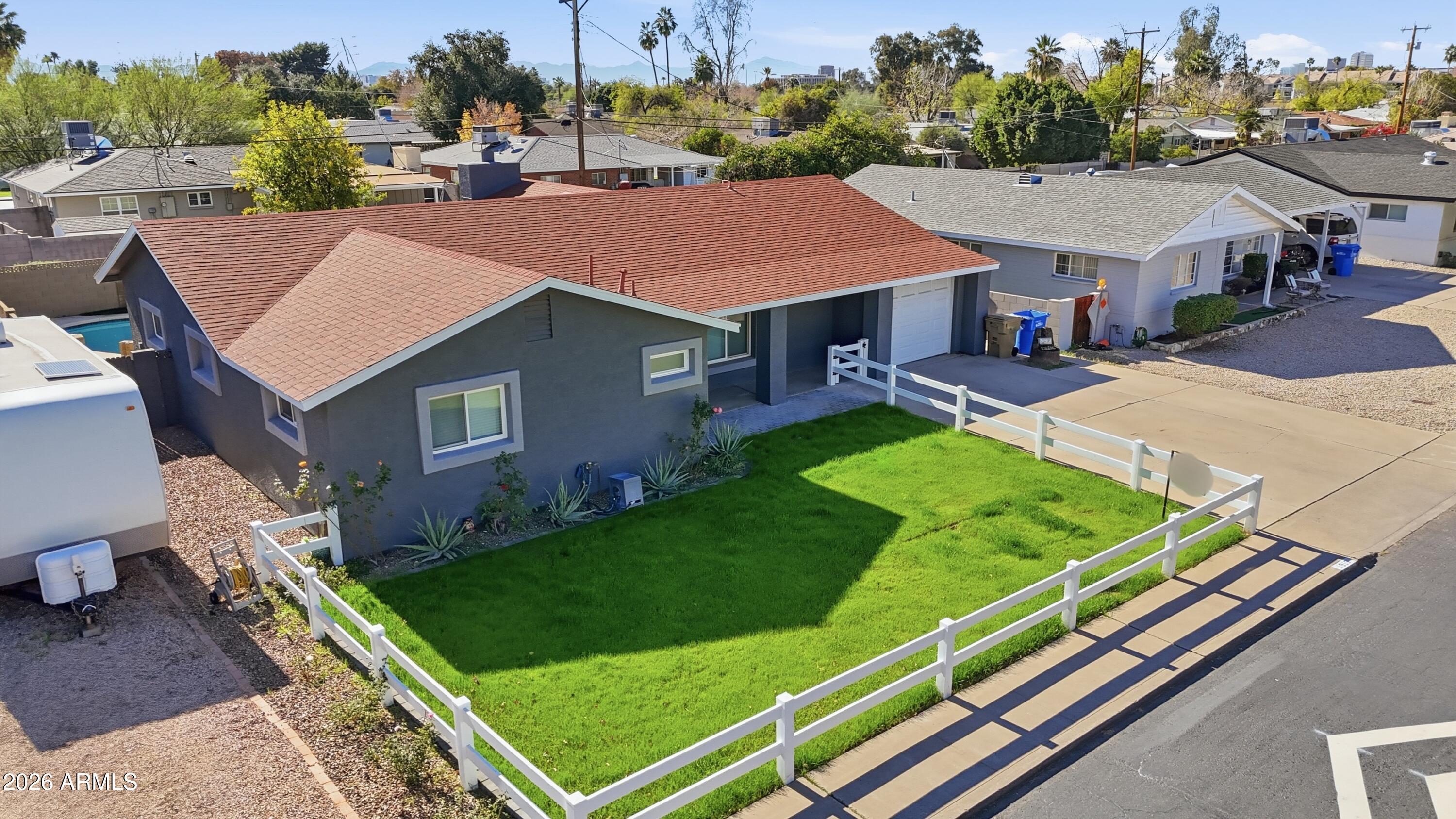 1919 E COOLIDGE Street E