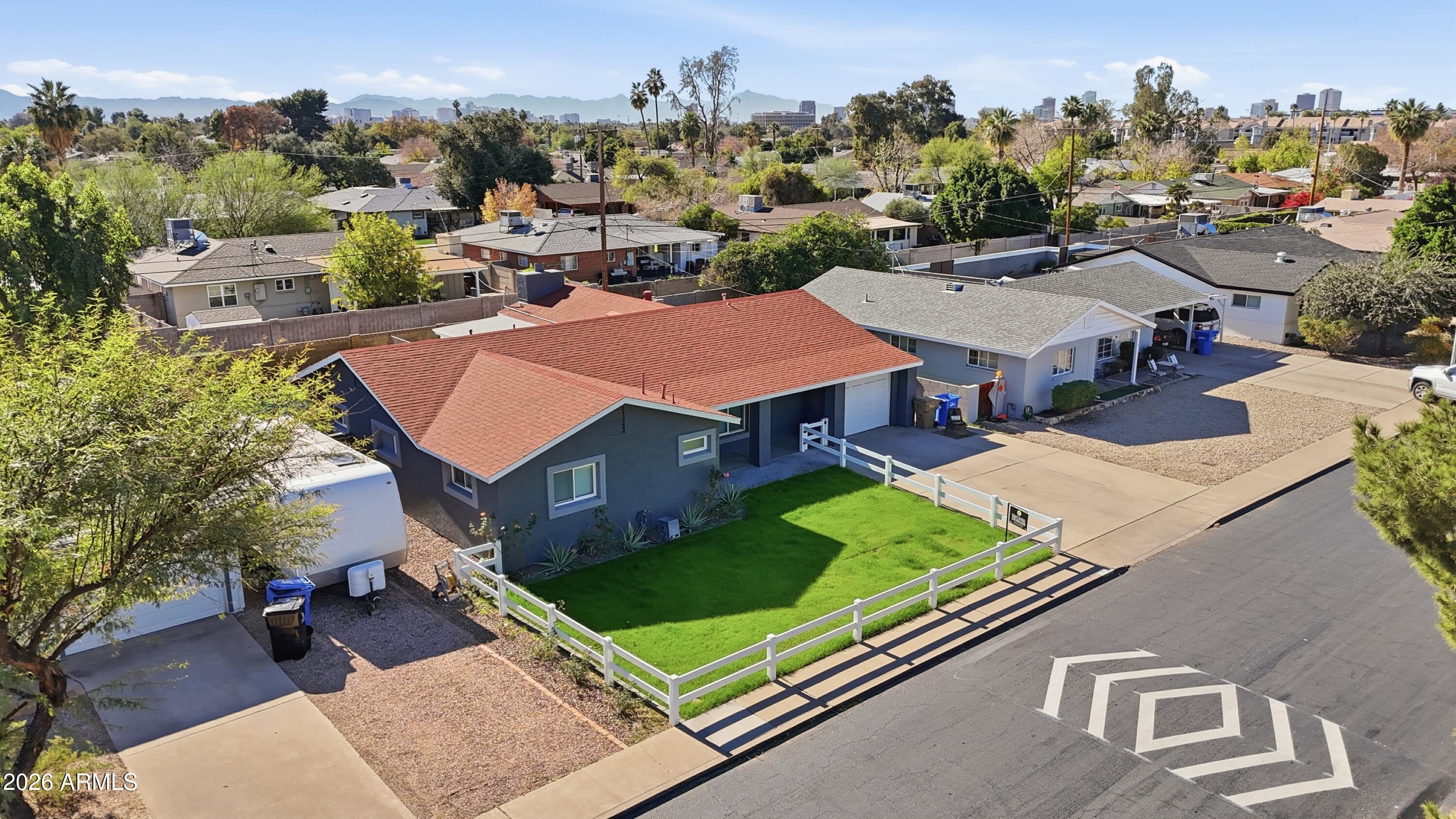 1919 E COOLIDGE Street E