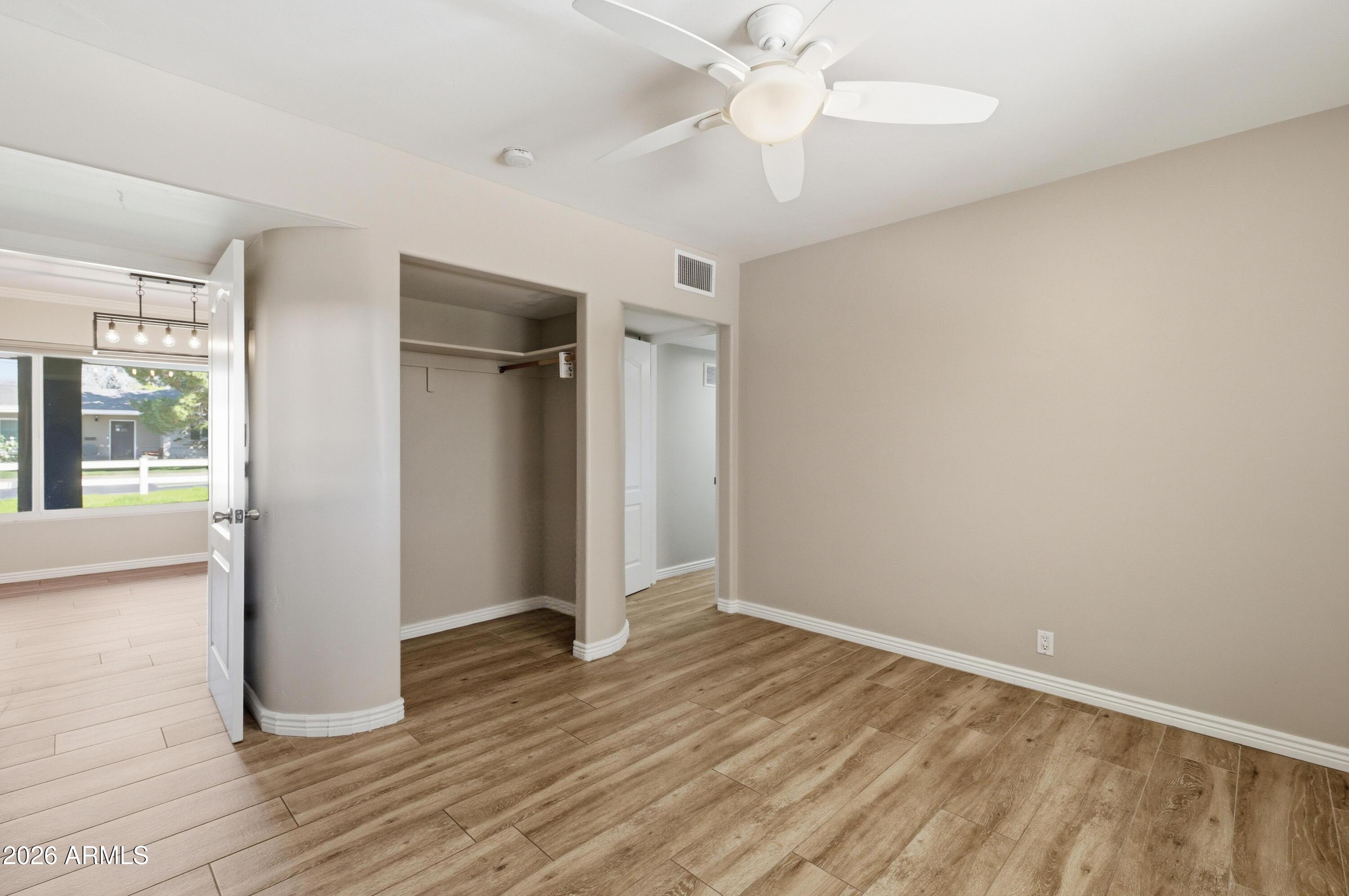 1919 E COOLIDGE Street E