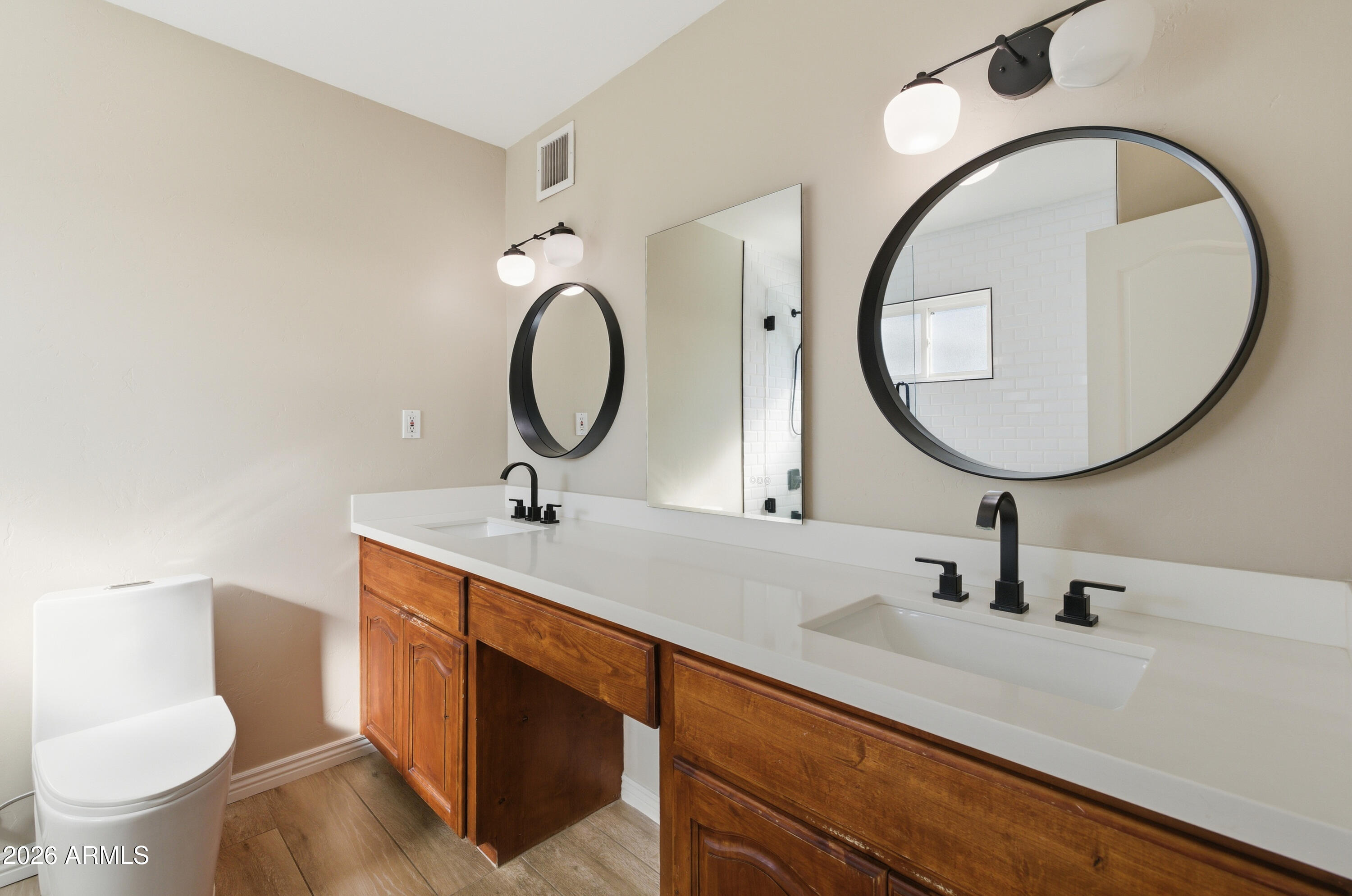 1919 E COOLIDGE Street E