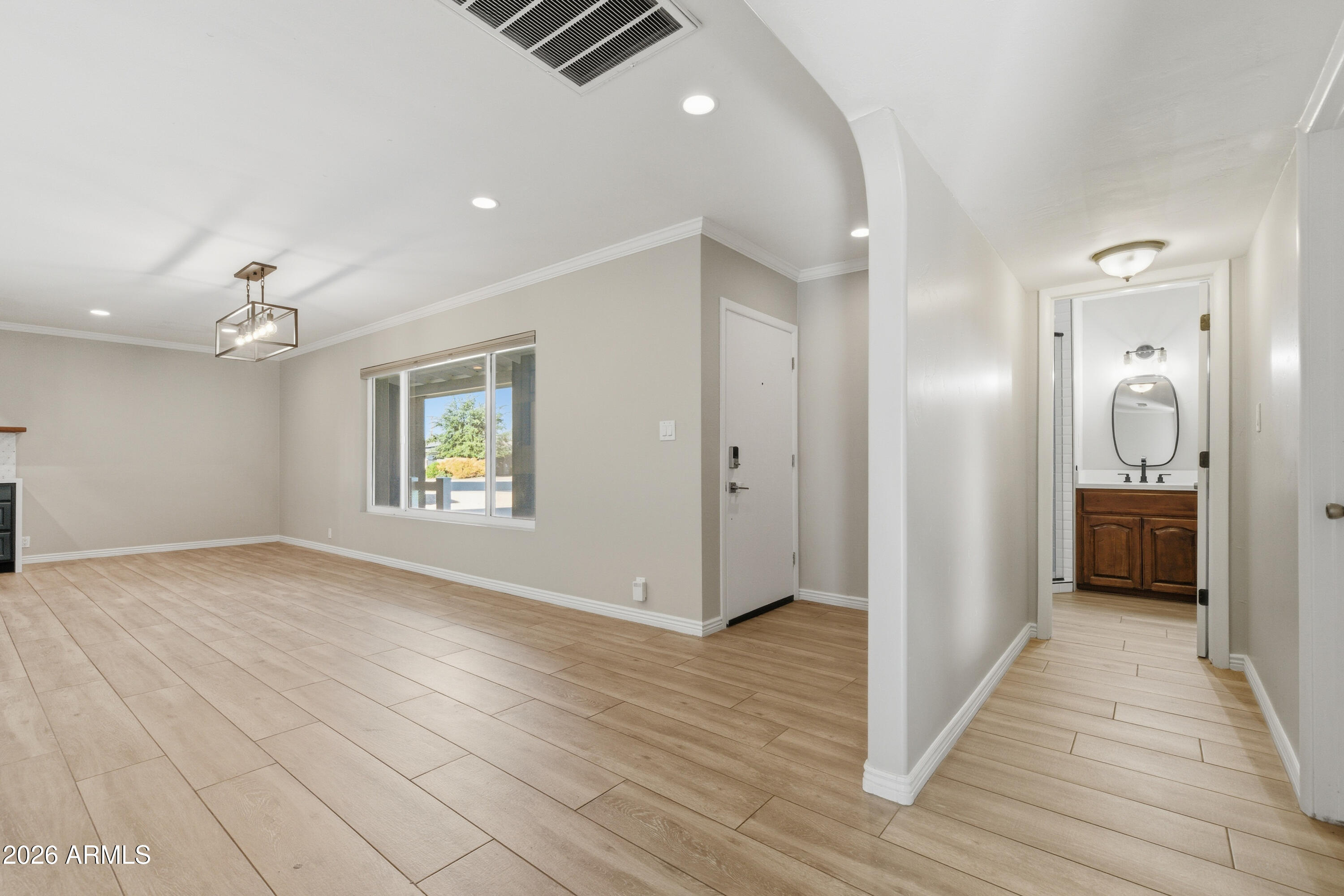 1919 E COOLIDGE Street E