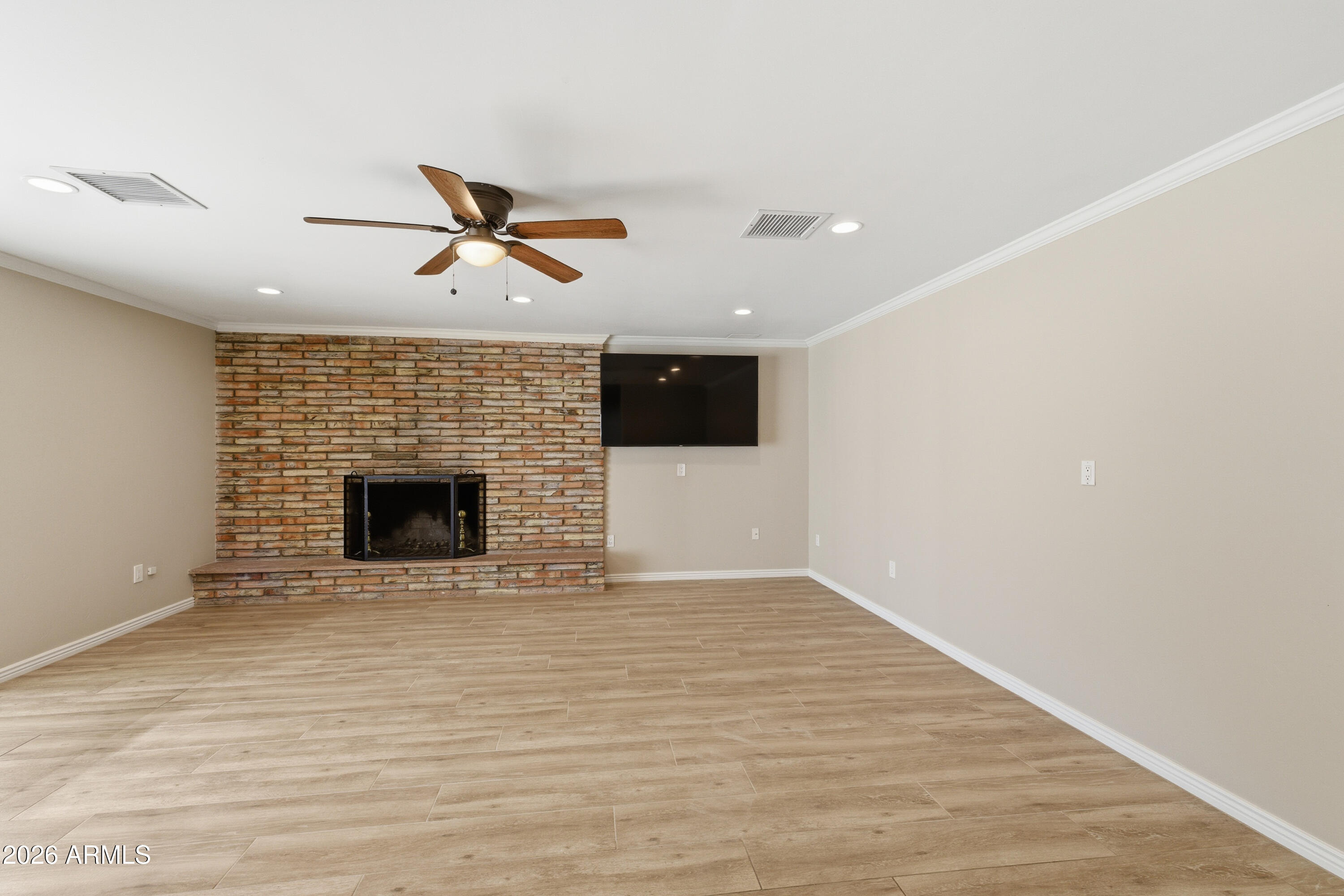 1919 E COOLIDGE Street E