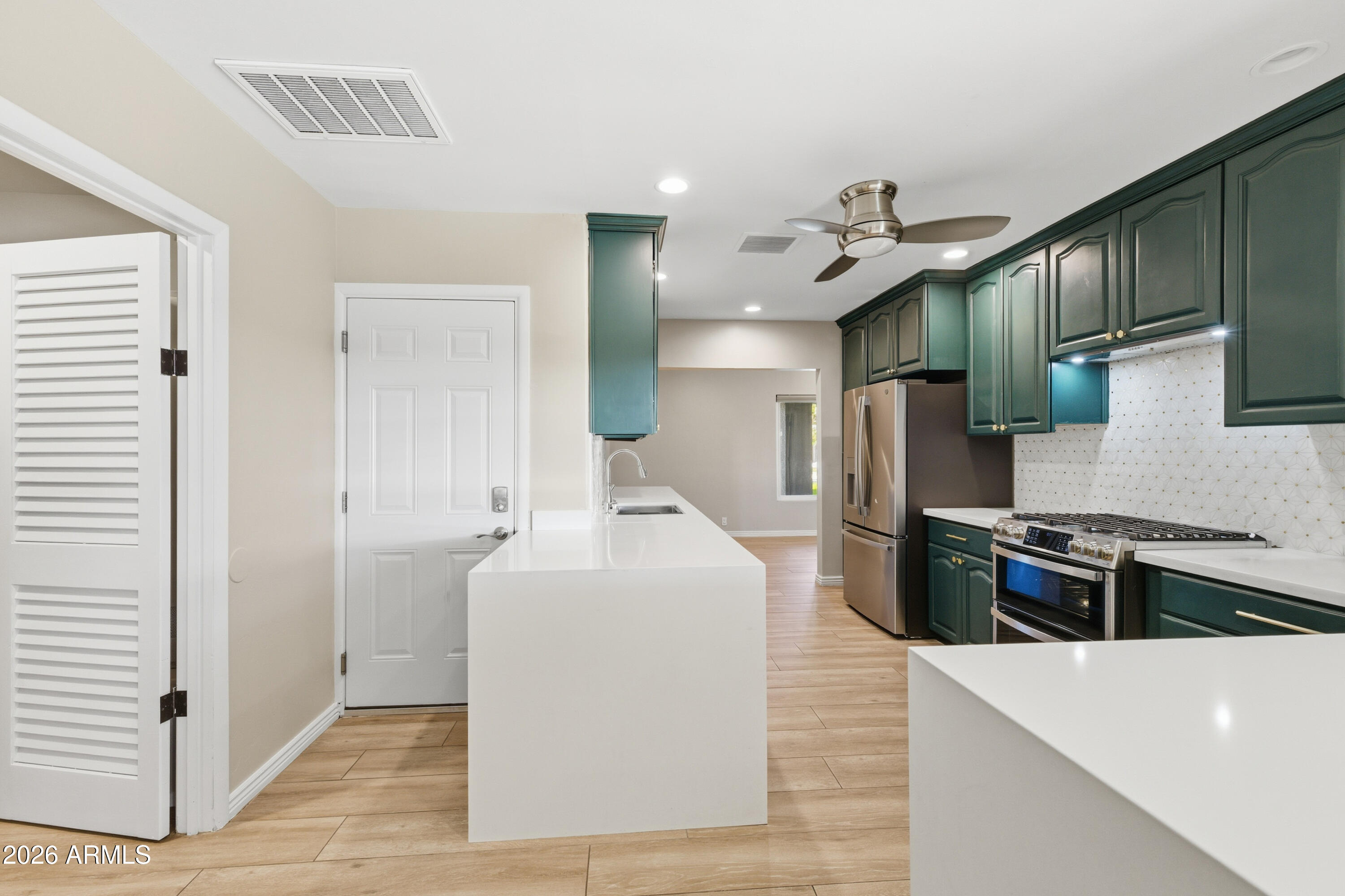 1919 E COOLIDGE Street E