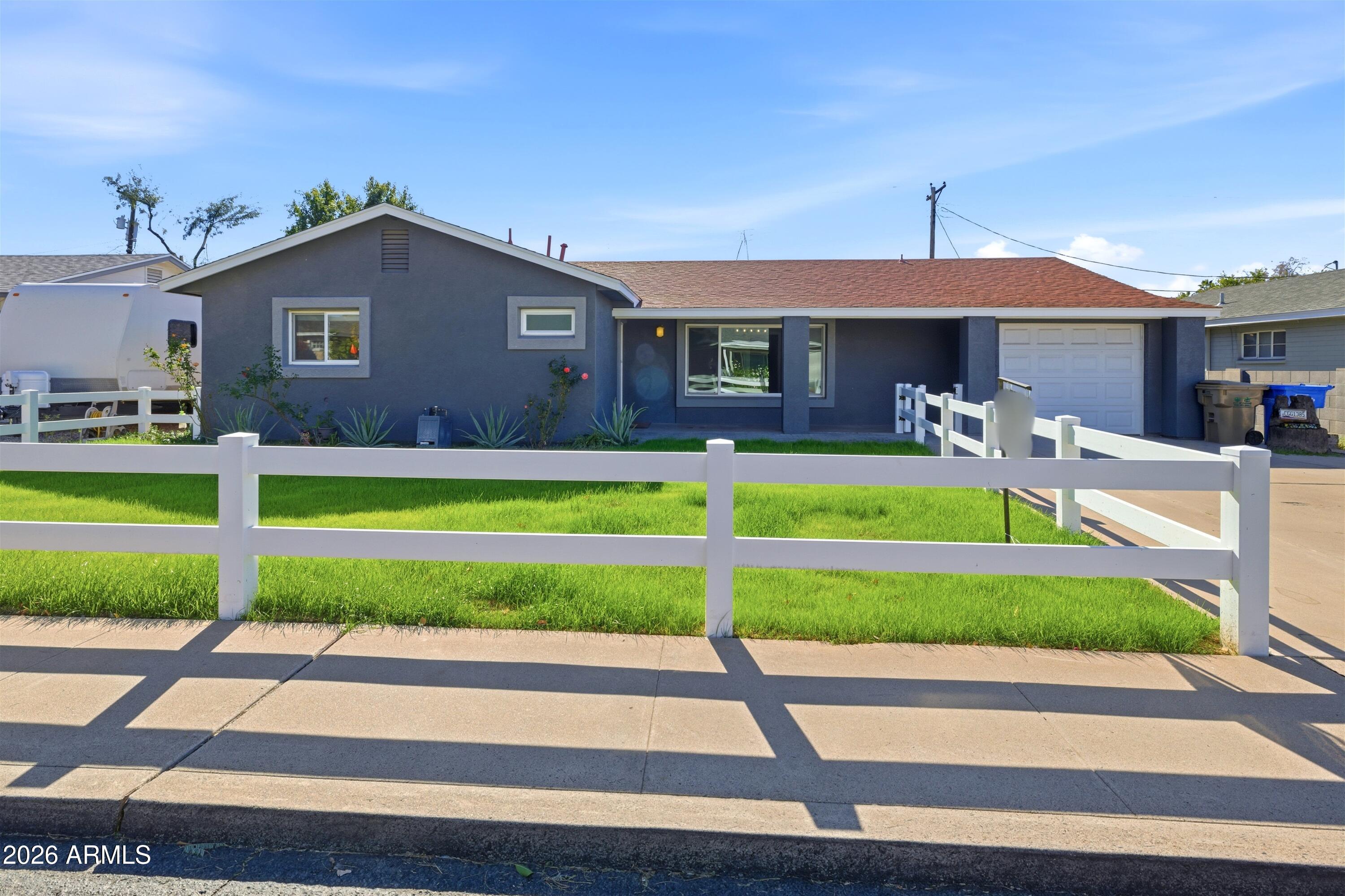 1919 E COOLIDGE Street E