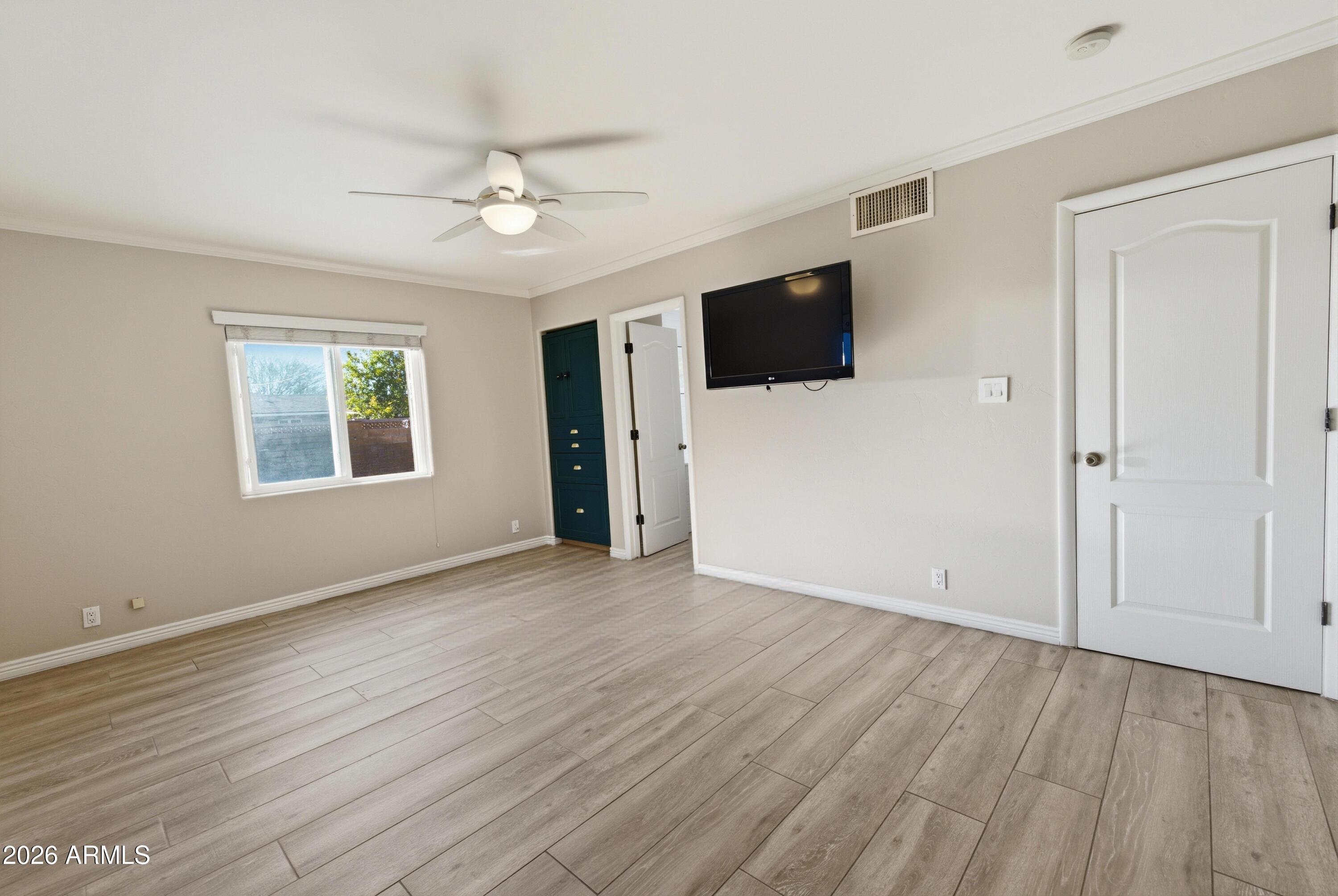 1919 E COOLIDGE Street E