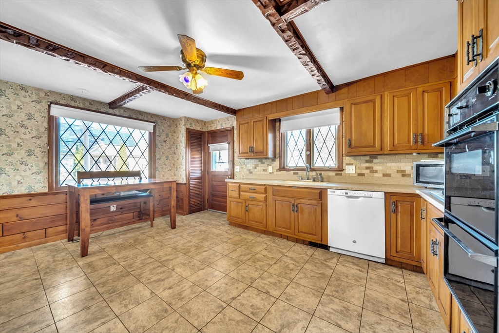 36 England Ave, Fitchburg