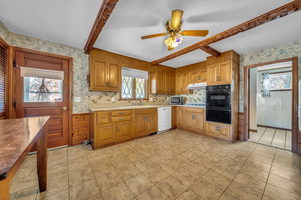 36 England Ave, Fitchburg