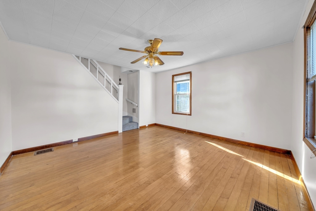 36 England Ave, Fitchburg