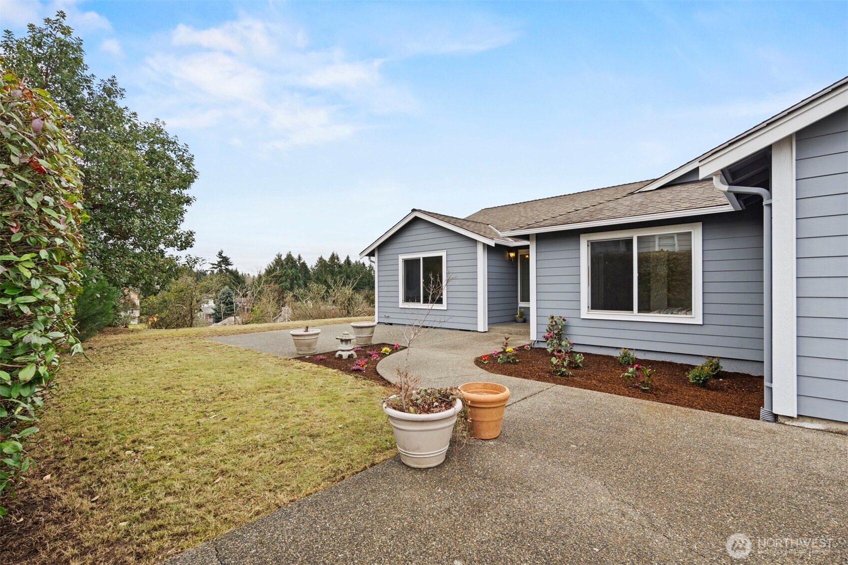 2525 NE 5th Place