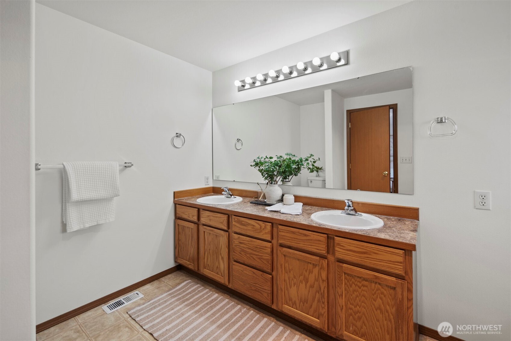 2525 NE 5th Place