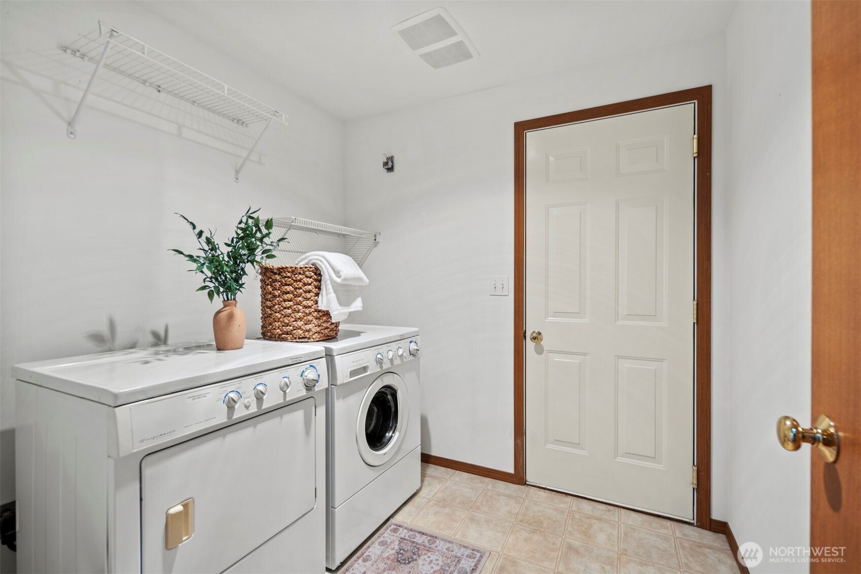 2525 NE 5th Place