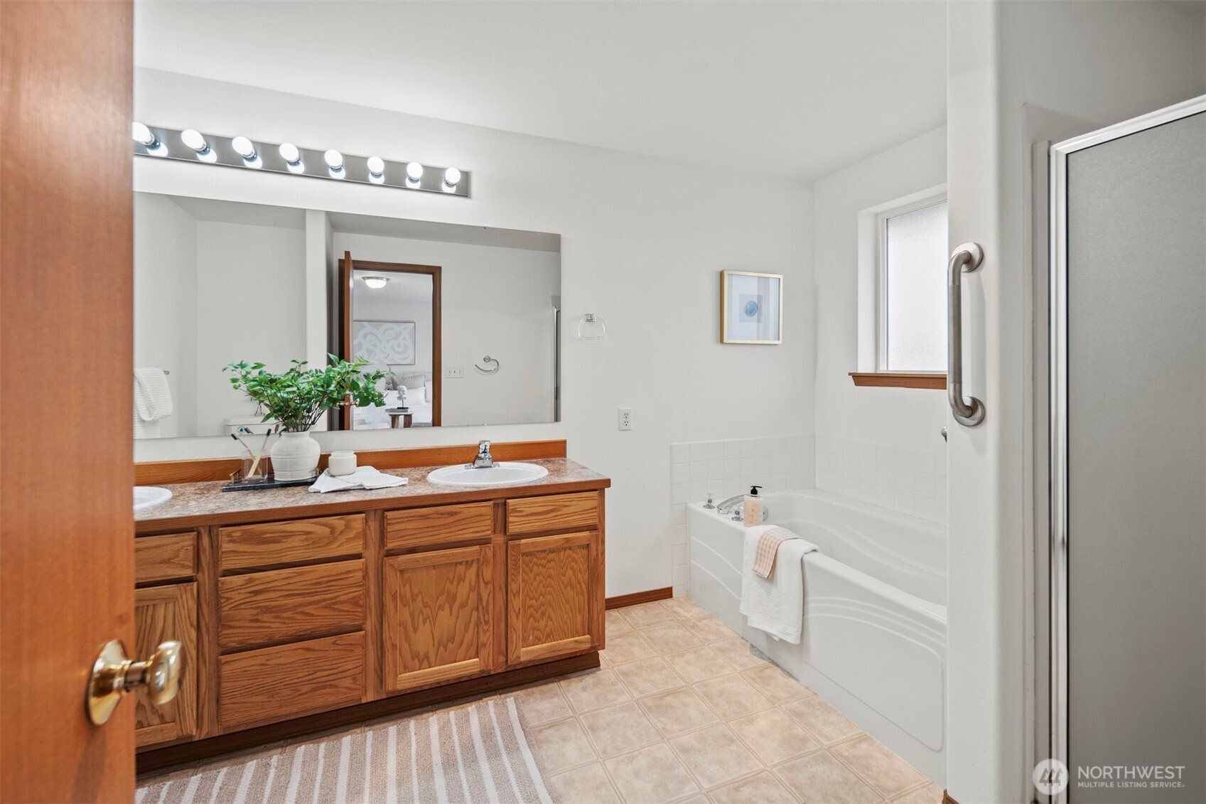 2525 NE 5th Place
