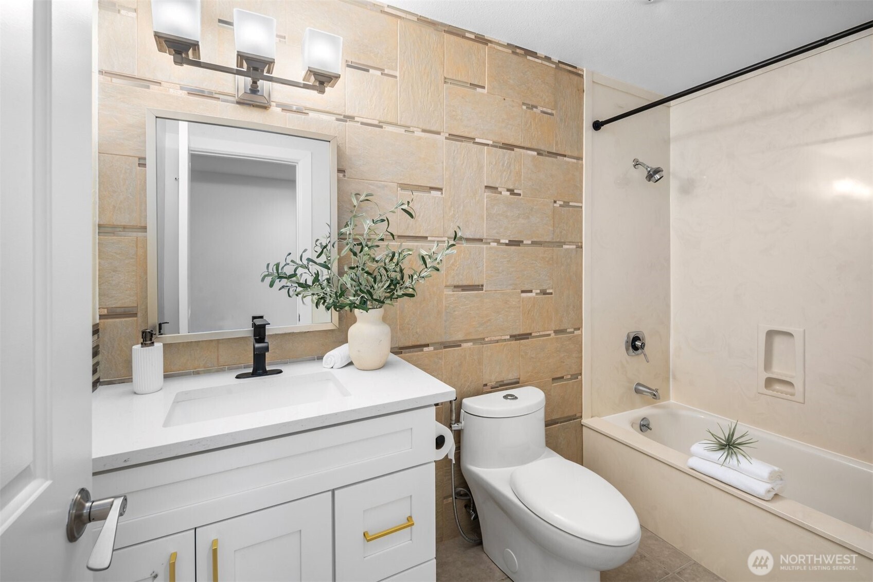 17500 NE 40th Place Unit: I2