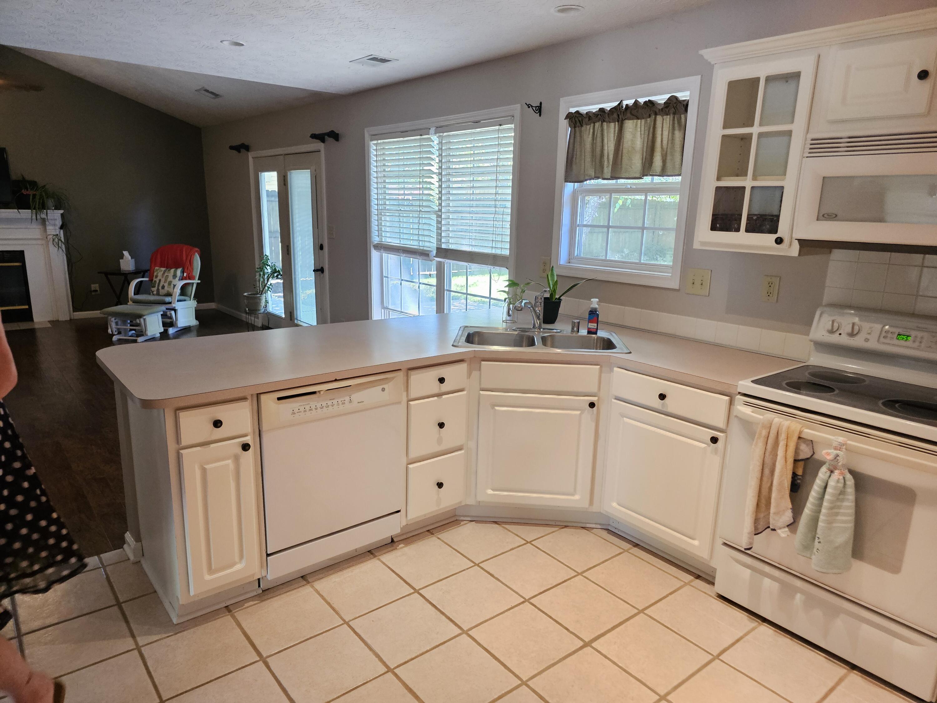 137 W Showalter Drive