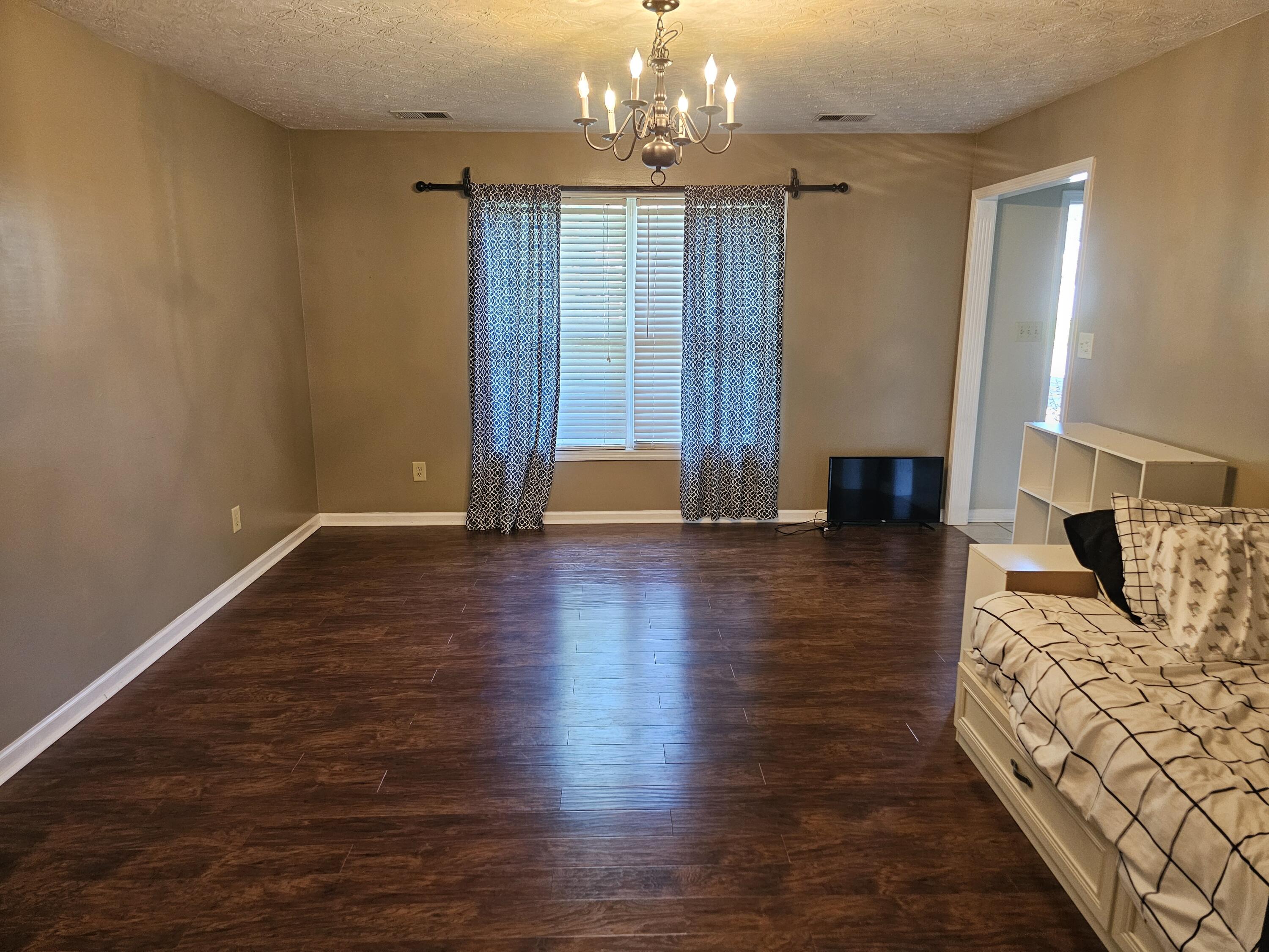 137 W Showalter Drive