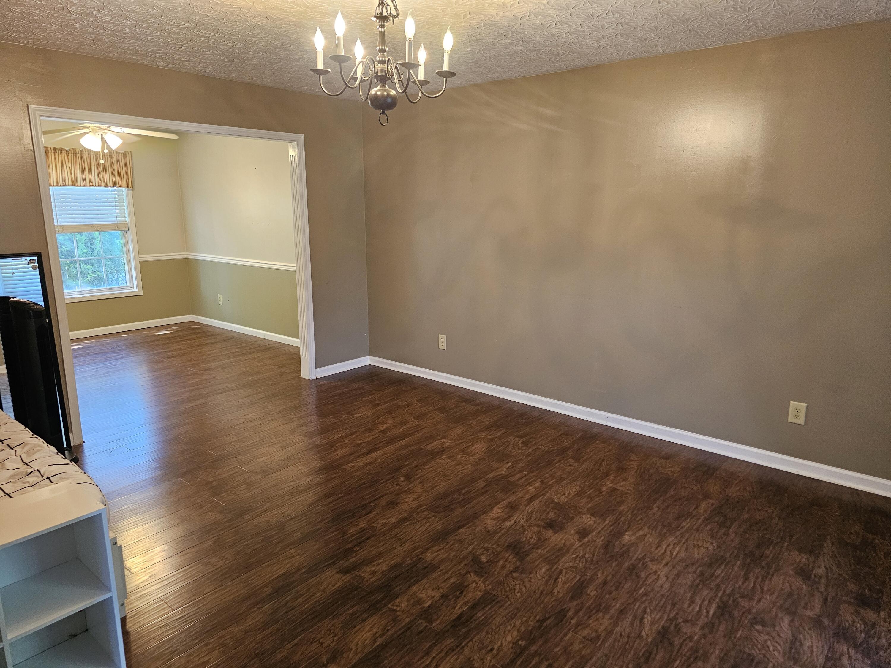137 W Showalter Drive