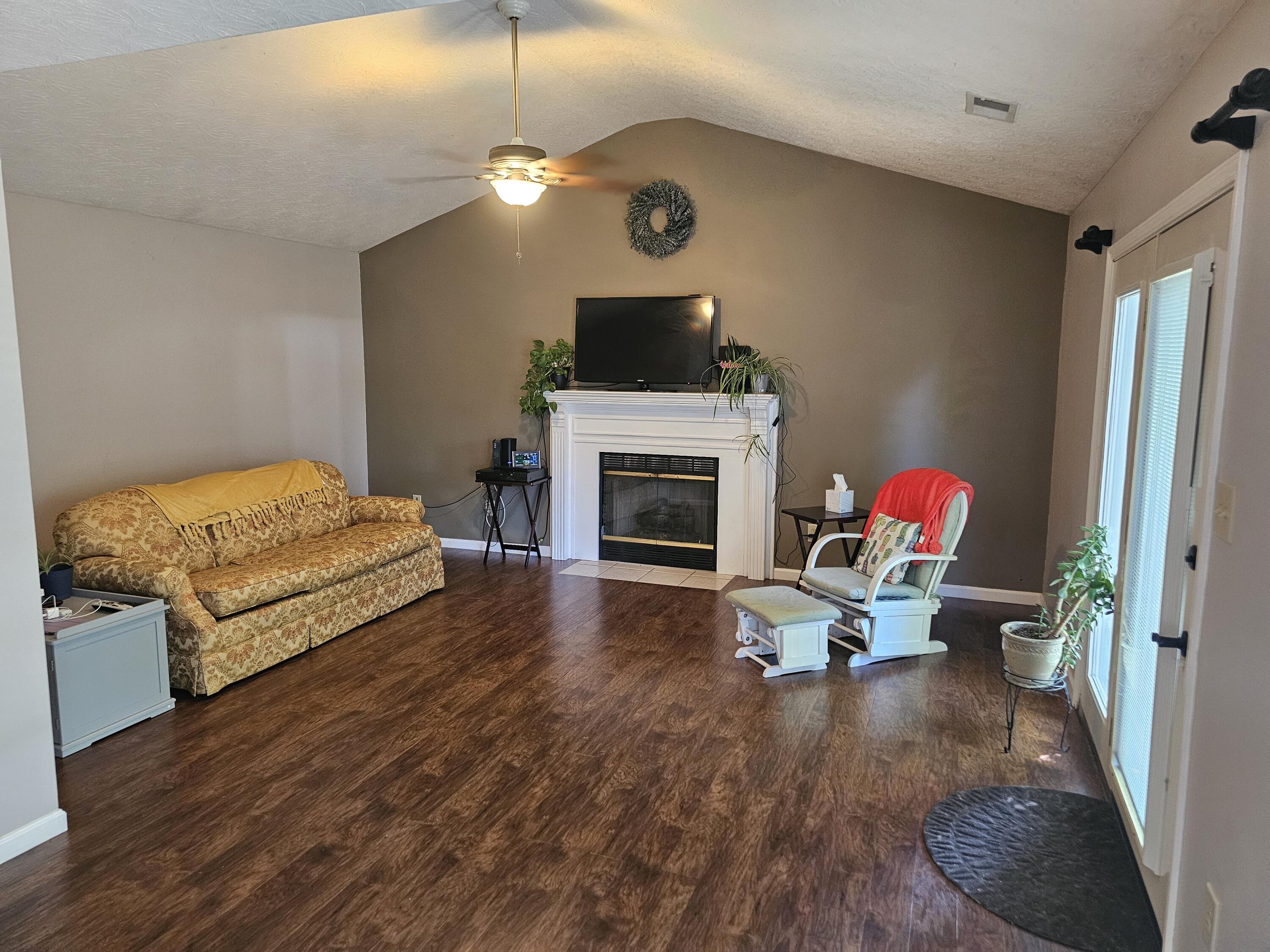 137 W Showalter Drive