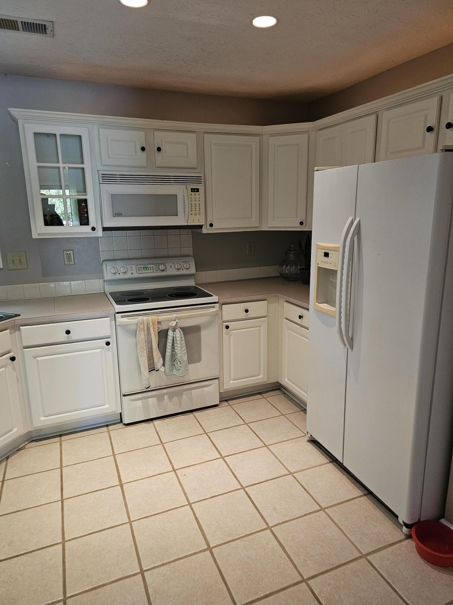137 W Showalter Drive