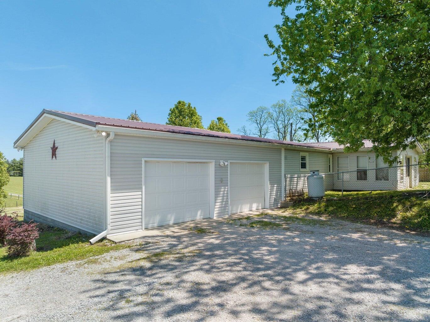 1078 Graves Road